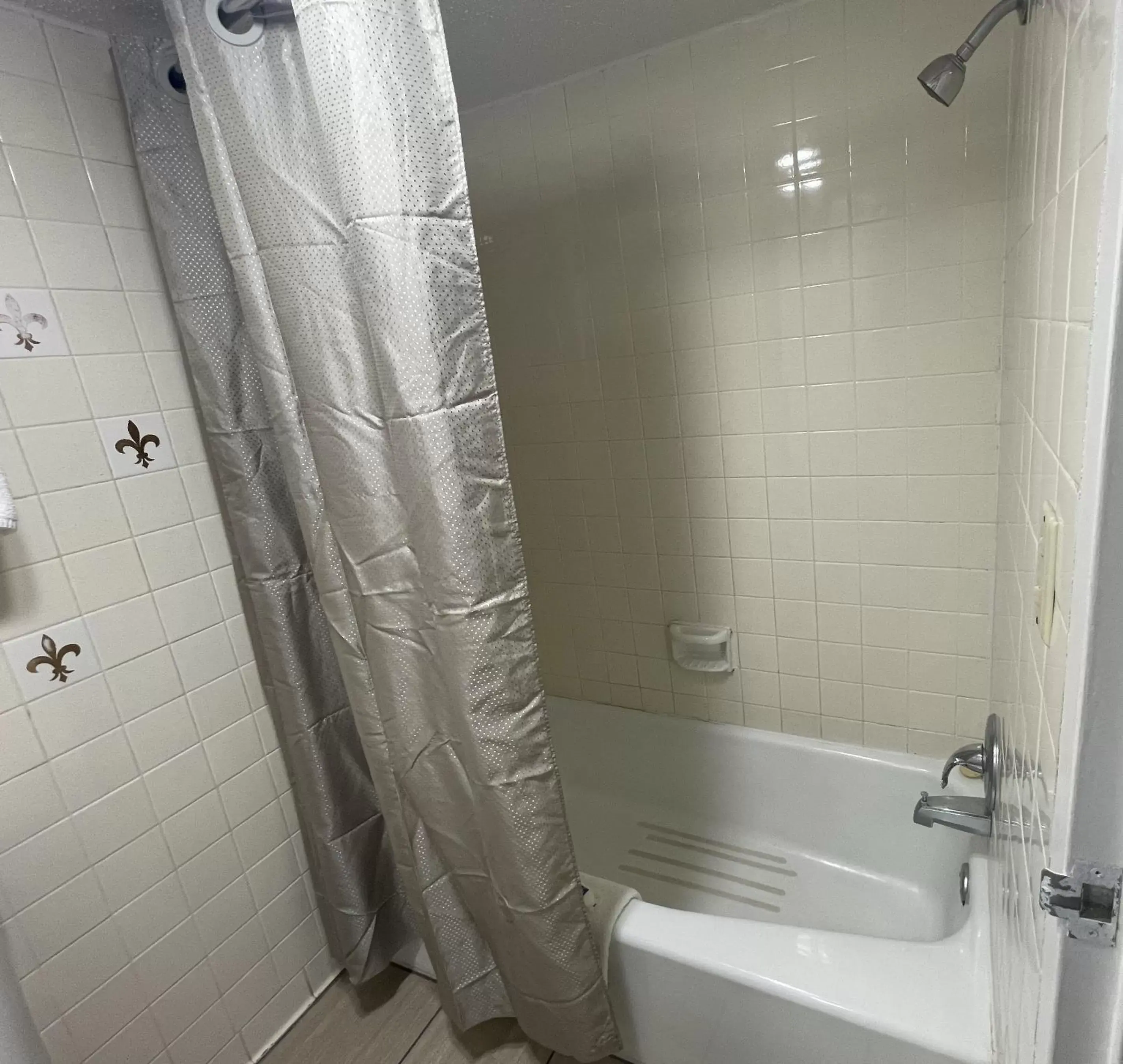 Shower, Bathroom in Motel 6-Sallisaw, OK