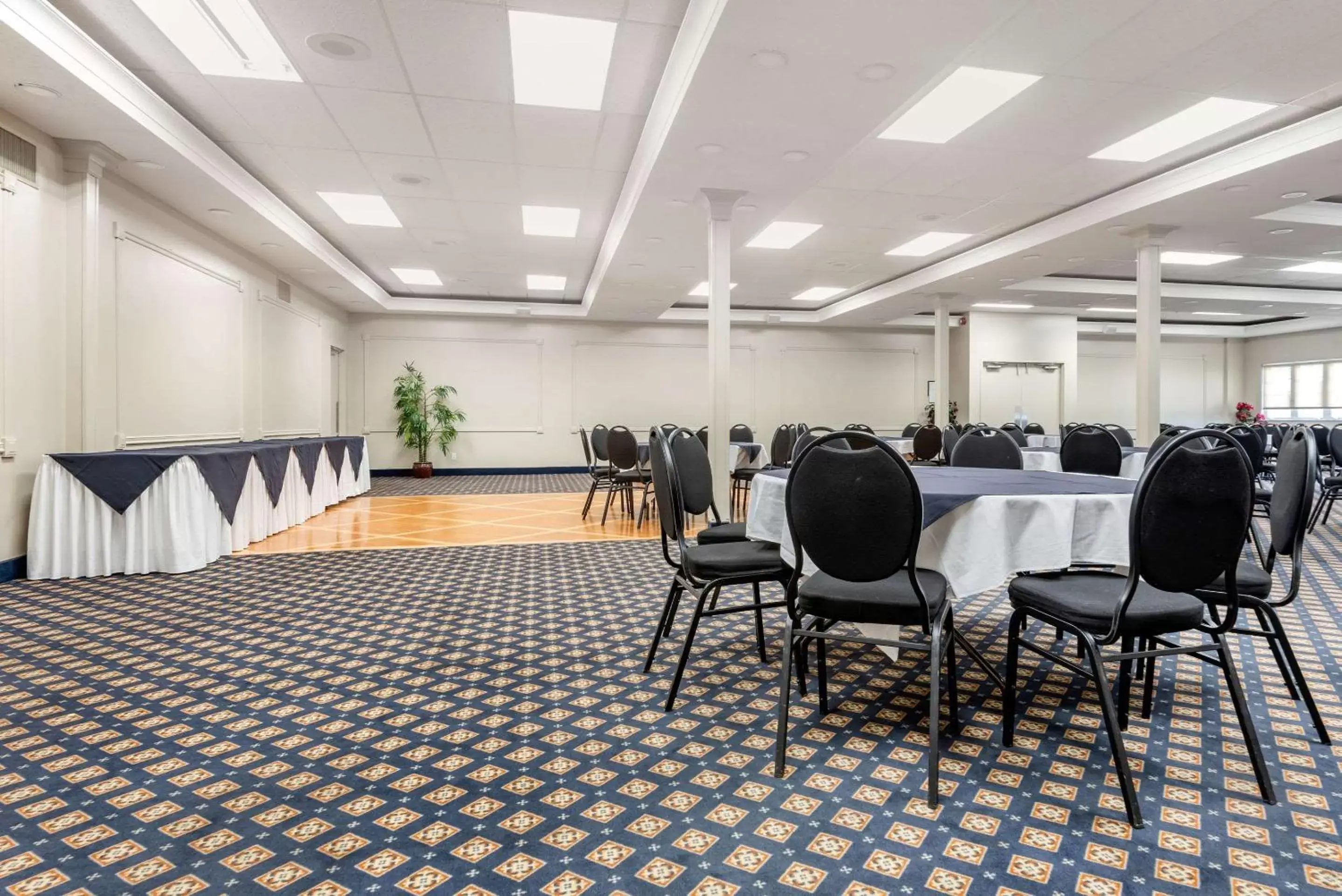 On site, Banquet Facilities in Quality Inn Sarnia