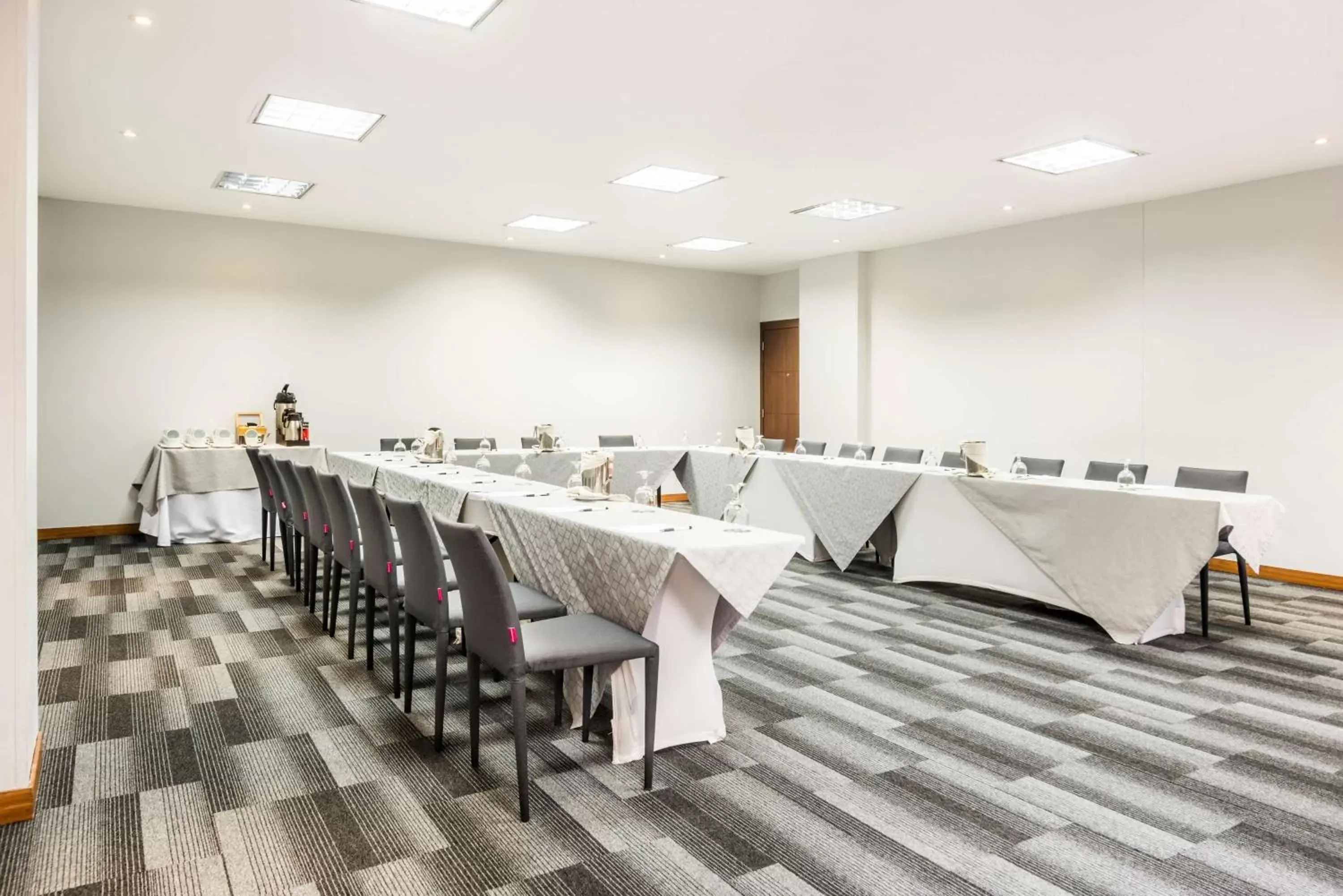 Meeting/conference room, Business Area/Conference Room in Embassy Suites by Hilton Bogotá - Rosales