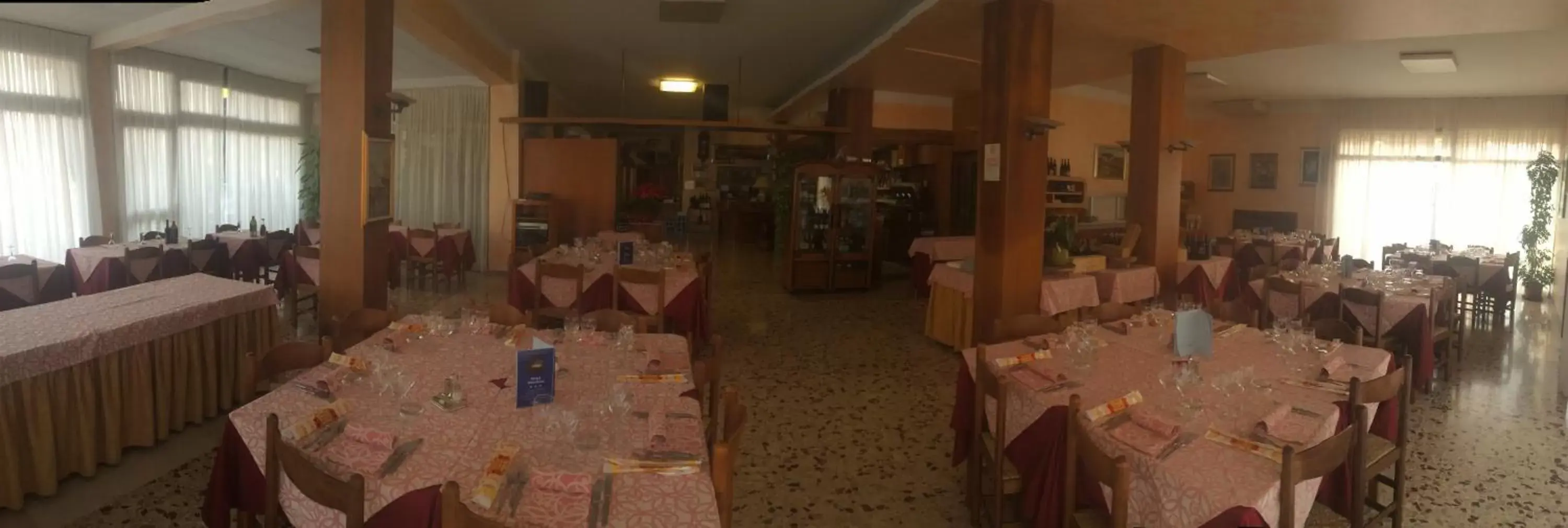 Restaurant/Places to Eat in Hotel Marchina