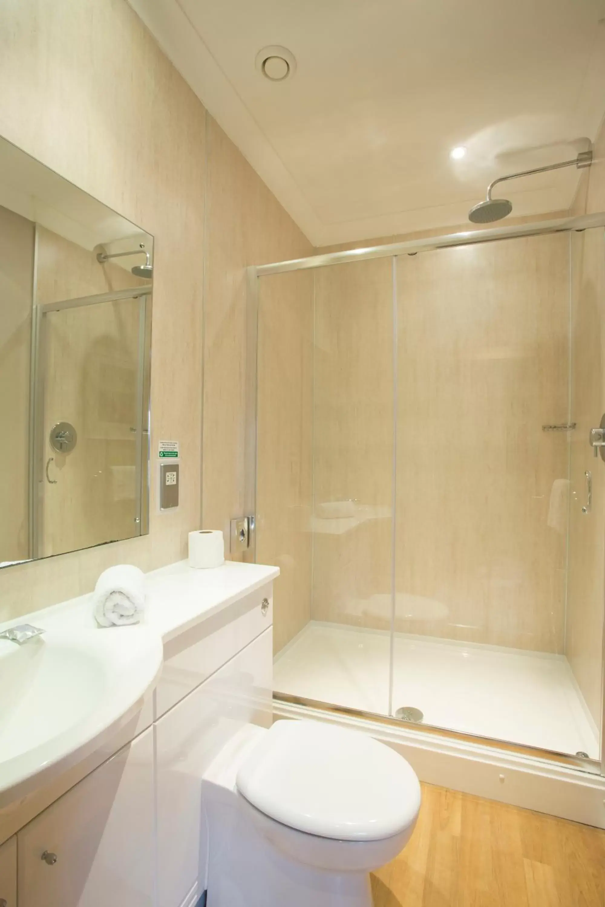 Shower, Bathroom in Breckland Lodge