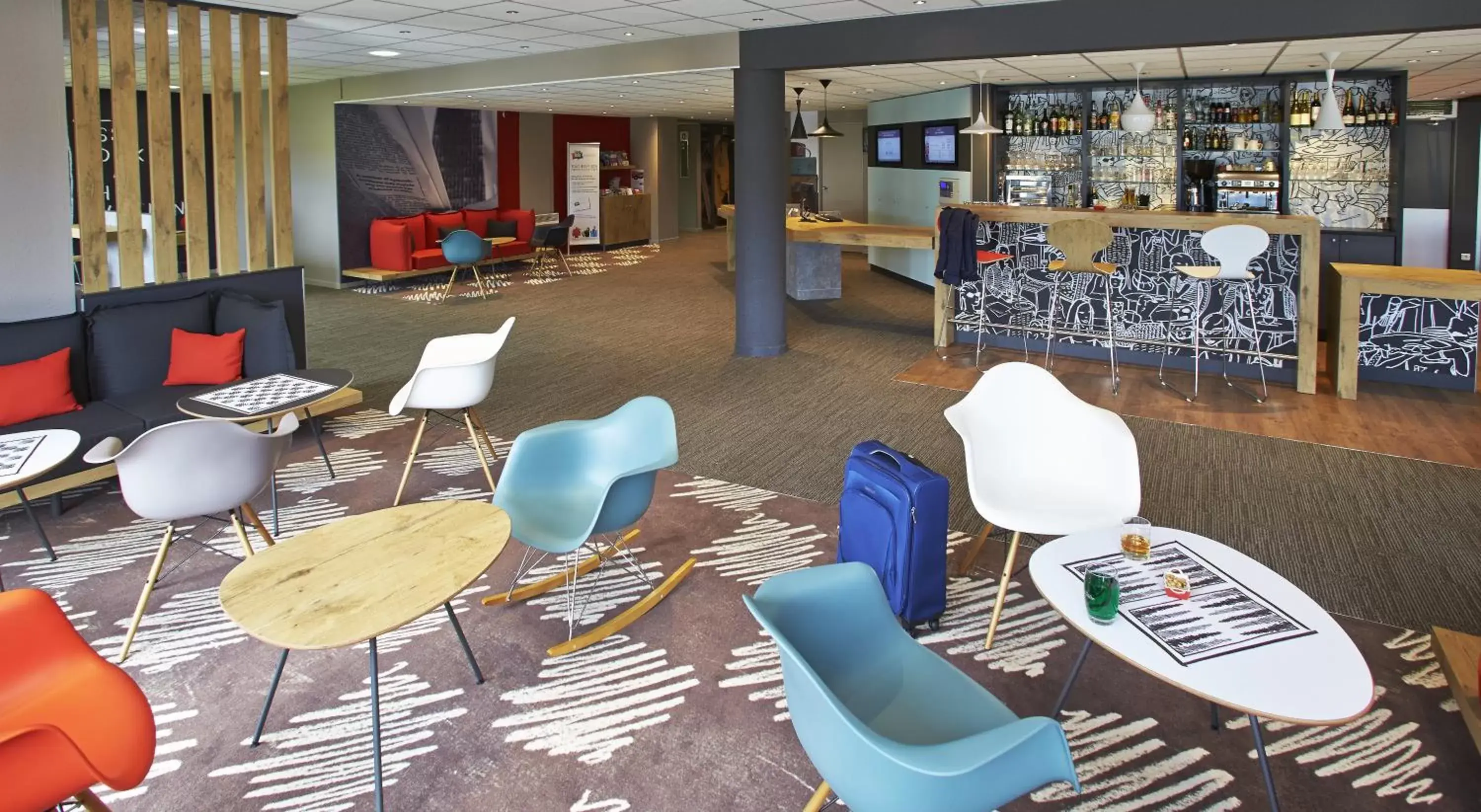 Lounge or bar in Ibis Auray Lounge or bar in Ibis Auray