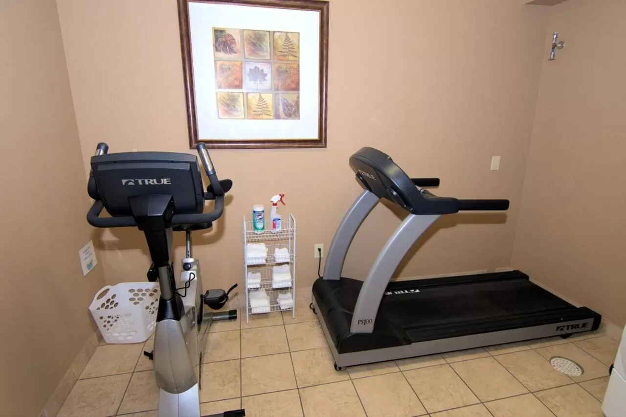 Fitness centre/facilities in Rock Island Inn & Suites