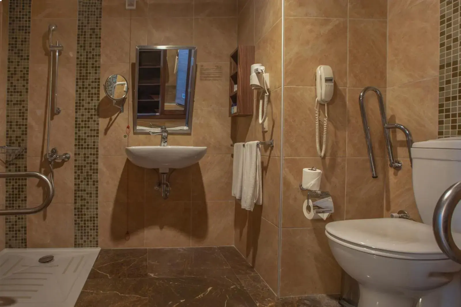 Shower, Bathroom in Kolin Hotel