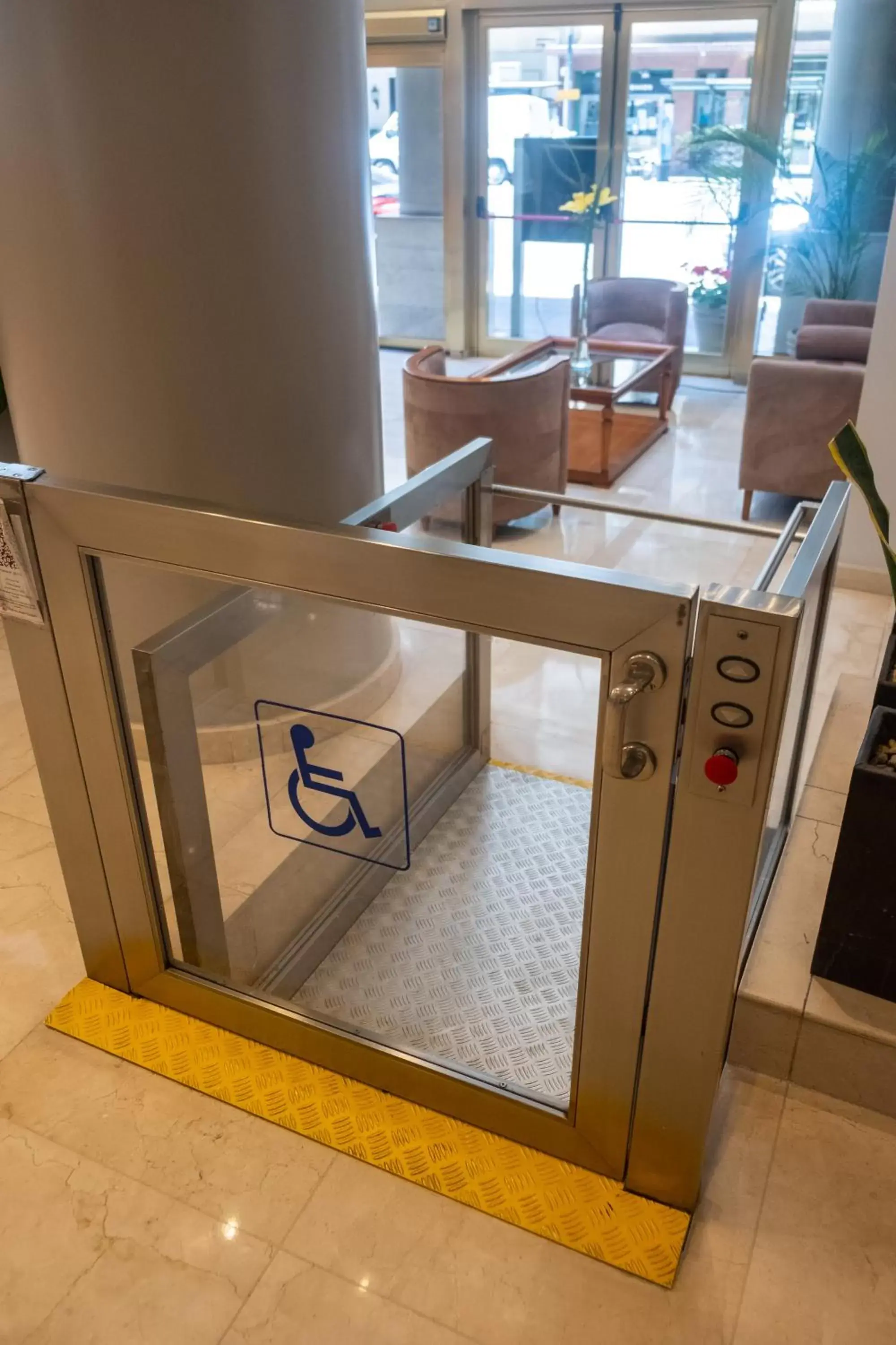 elevator in Hotel Intersur Recoleta