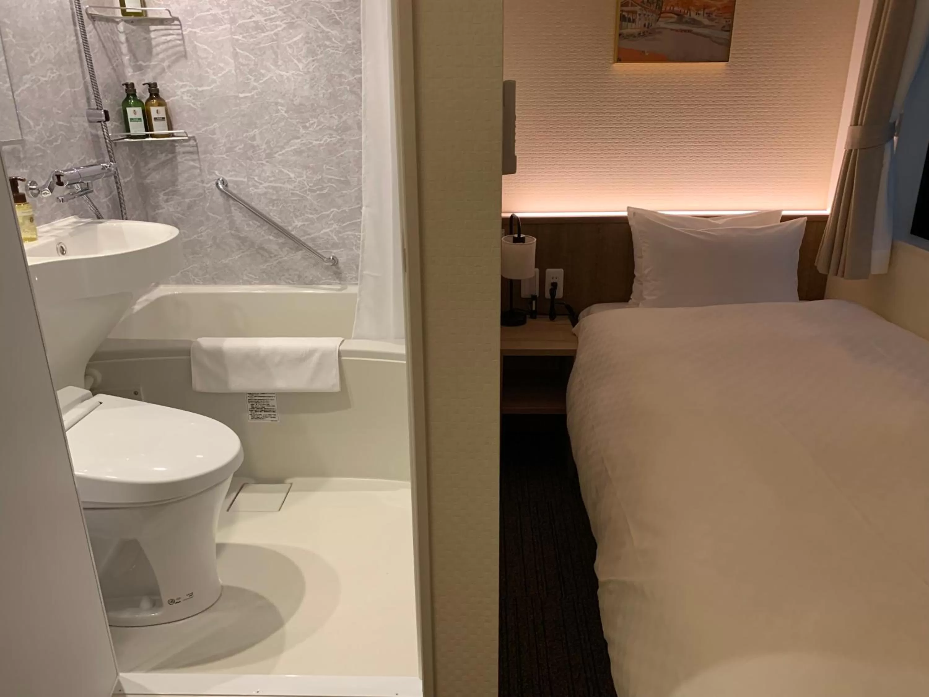 Toilet, Bed in Waka Kyoto Kawaramachi Hotel