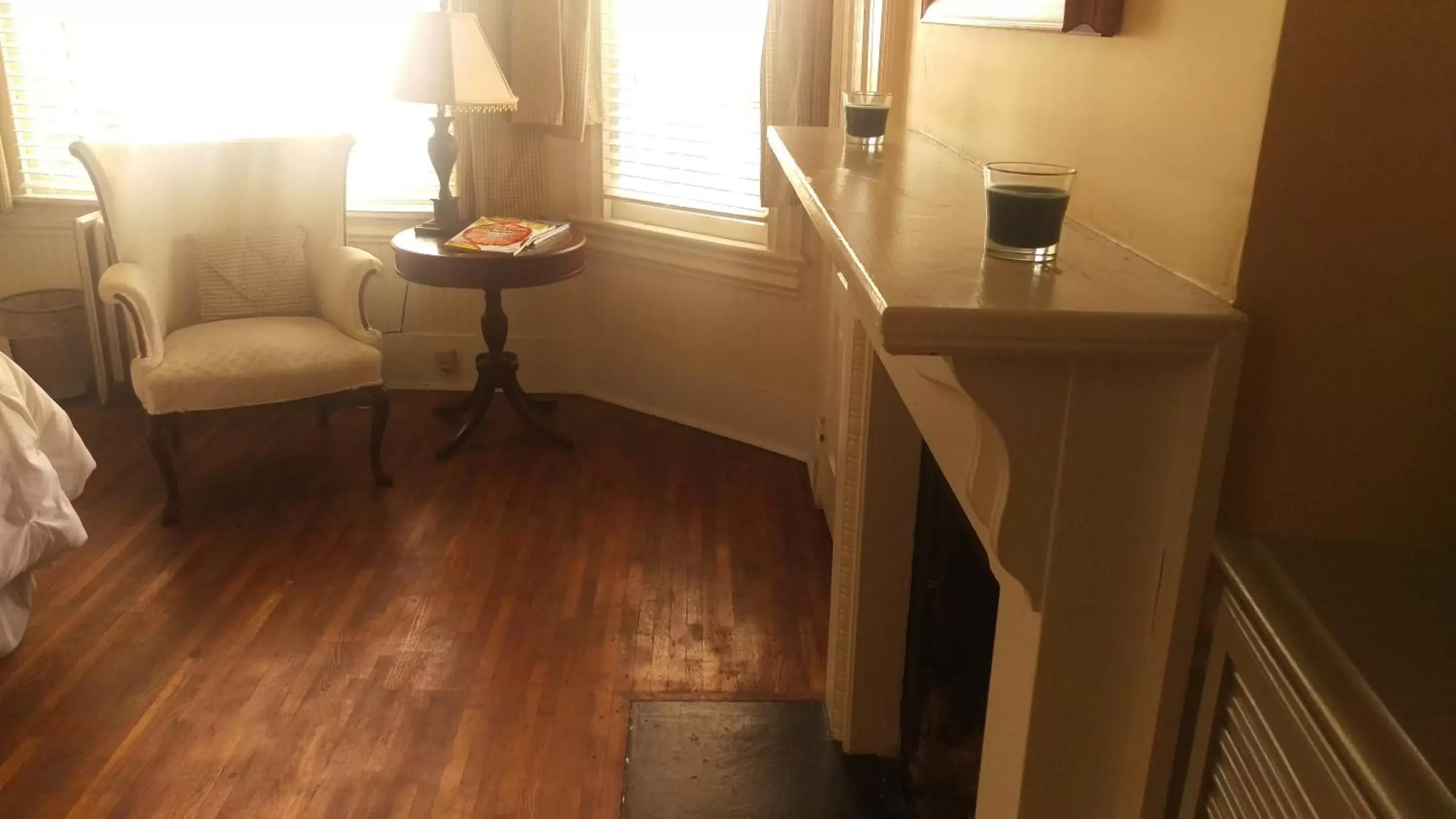 Bedroom, Seating Area in The Charleston Inn