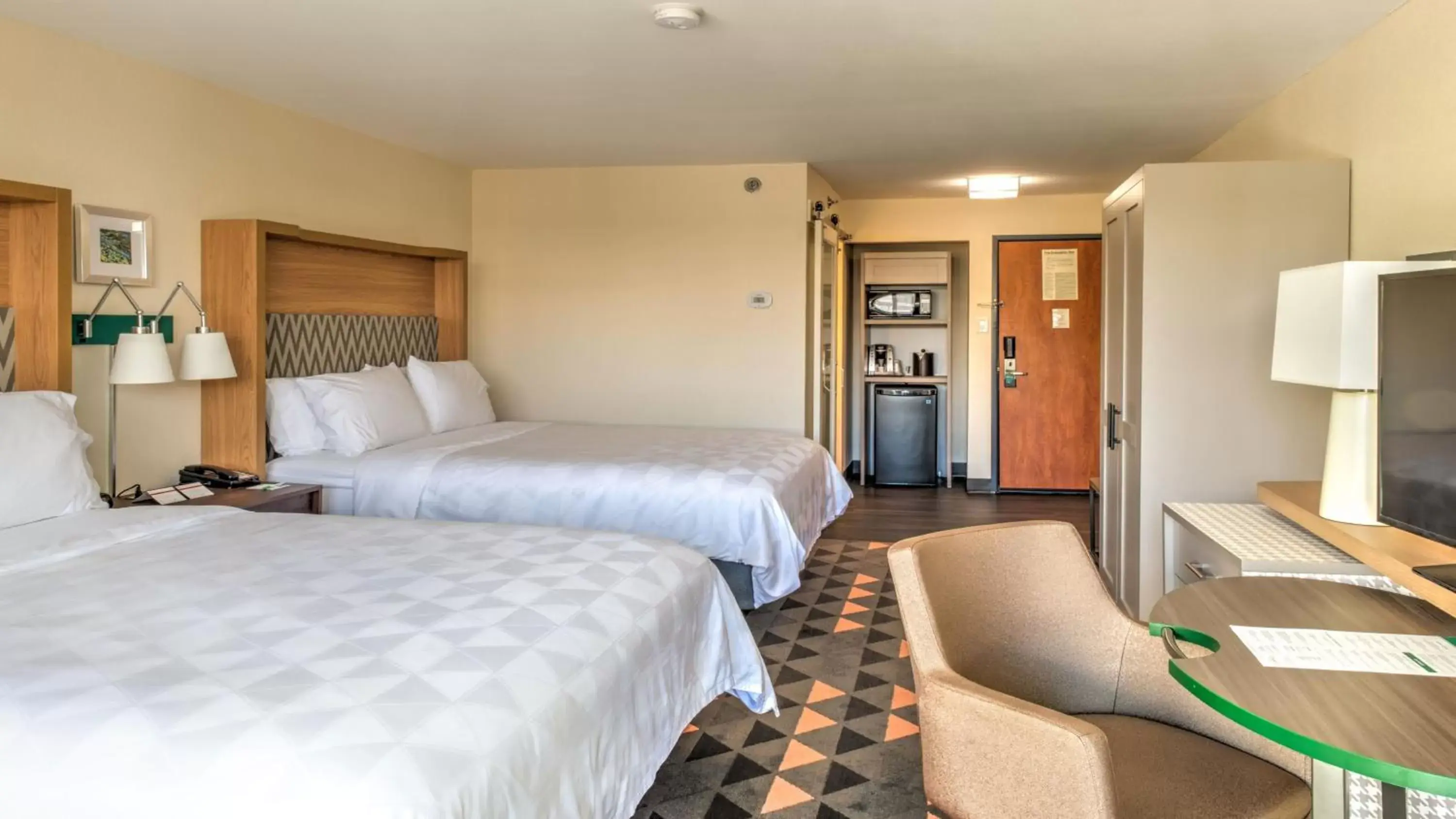 Photo of the whole room, Bed in Holiday Inn & Suites Phoenix-Mesa-Chandler, an IHG Hotel