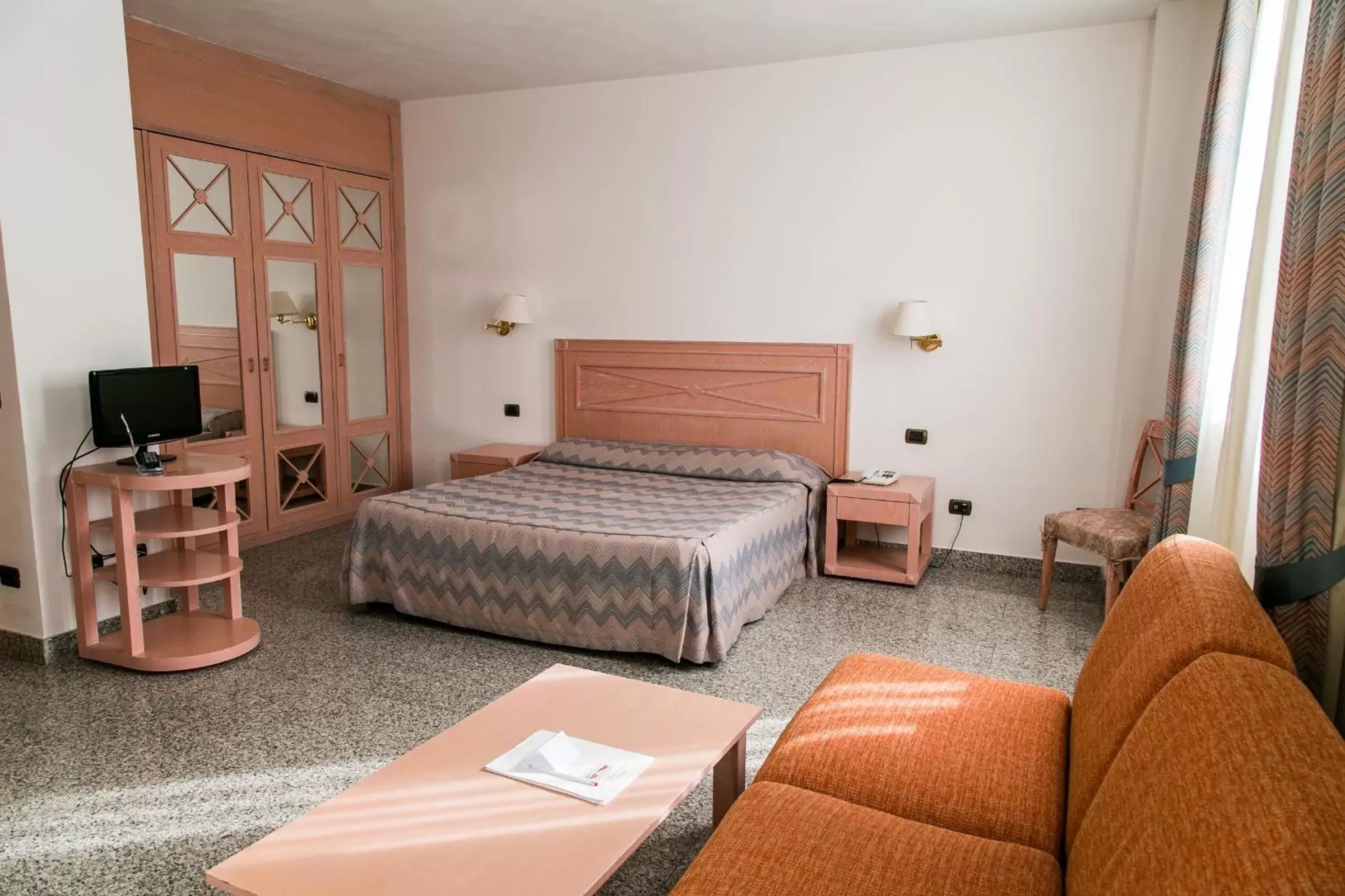 Photo of the whole room, Bed in L'incanto Di Boccadarno