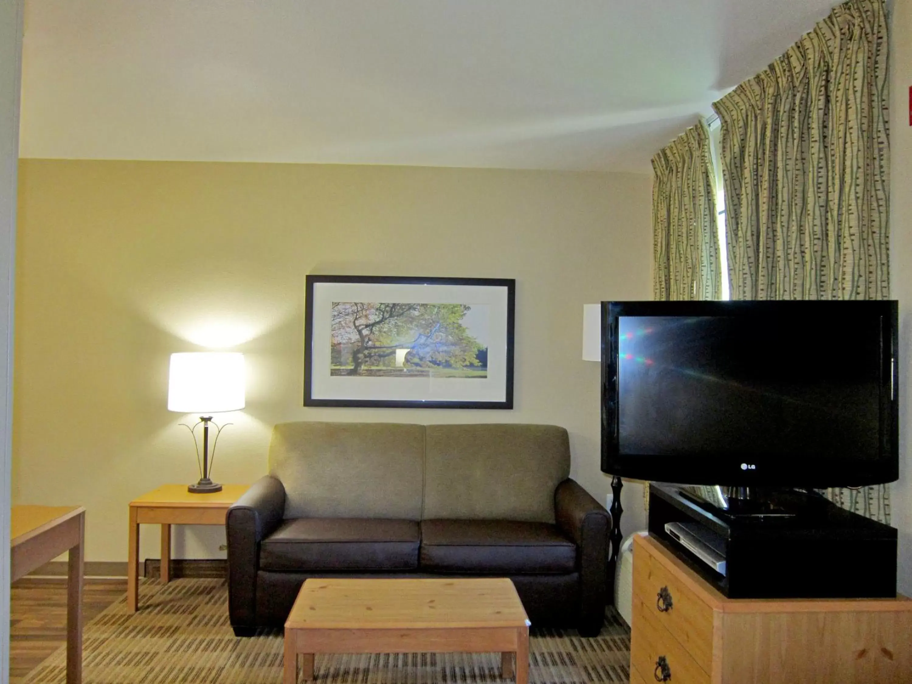 TV and multimedia, TV/Entertainment Center in Extended Stay America Suites - Boston - Westborough - Computer Dr