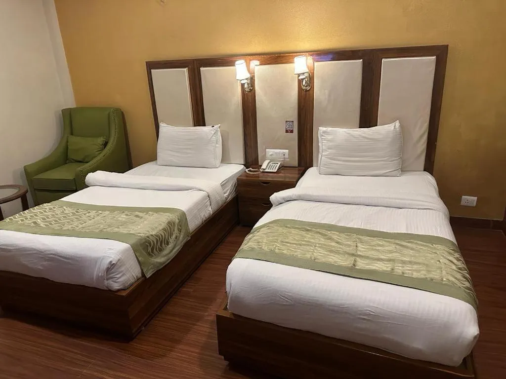 Photo of the whole room, Bed in Airport Hotel Ramhan Palace Mahipalpur
