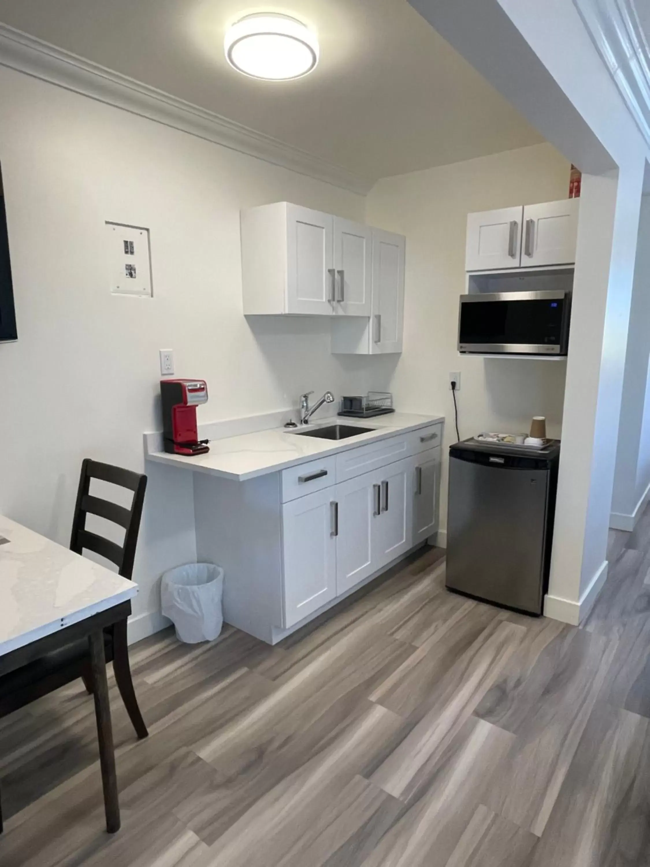 Kitchen/Kitchenette in Destination INN