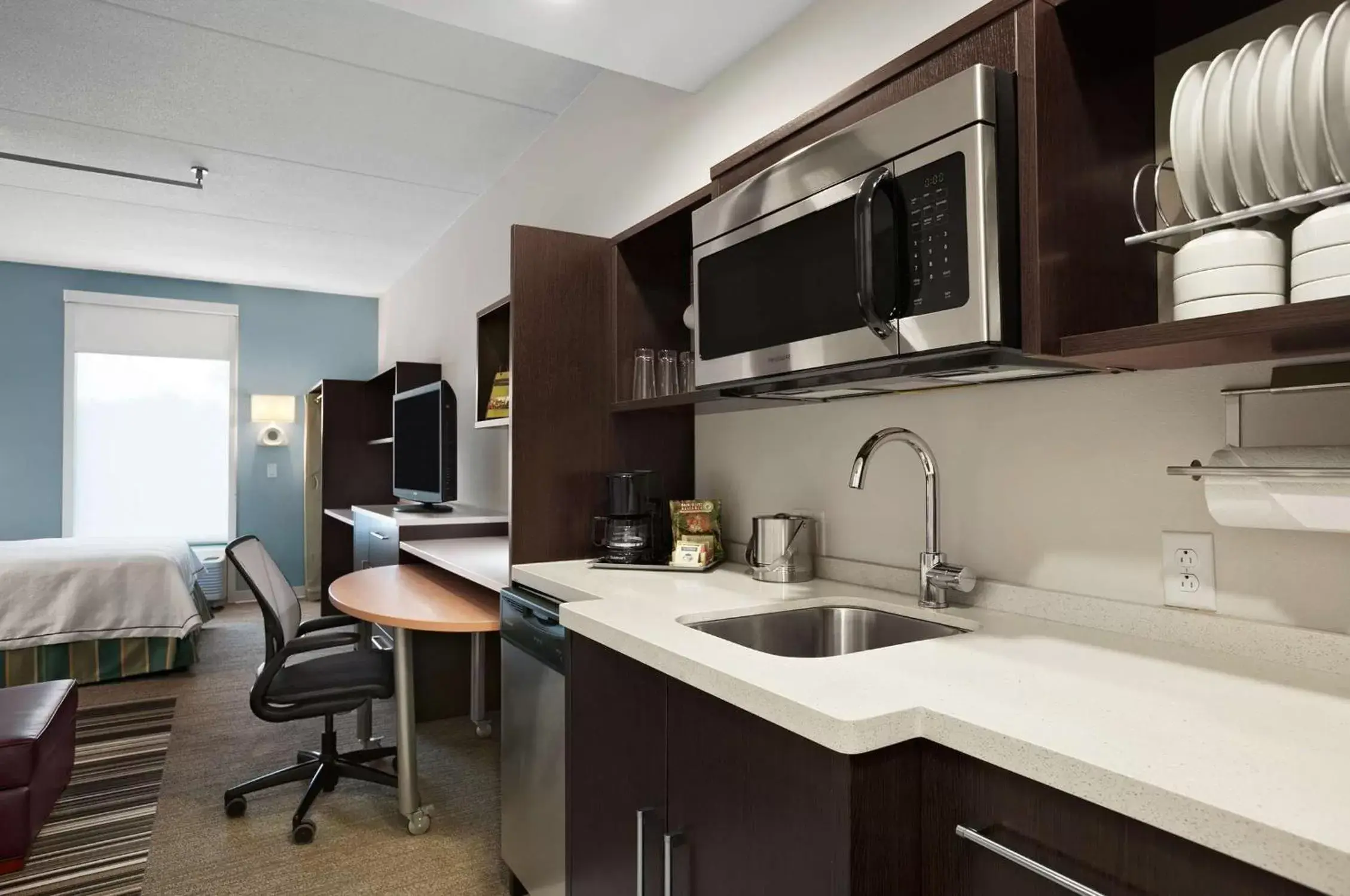 Bedroom, Kitchen/Kitchenette in Home2 Suites Nashville Airport