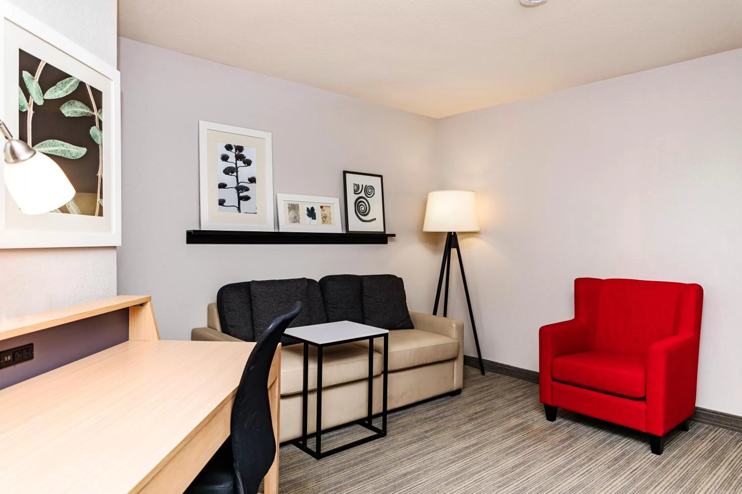 Seating area in Country Inn & Suites by Radisson, Appleton Airport - Fox River Mall Area