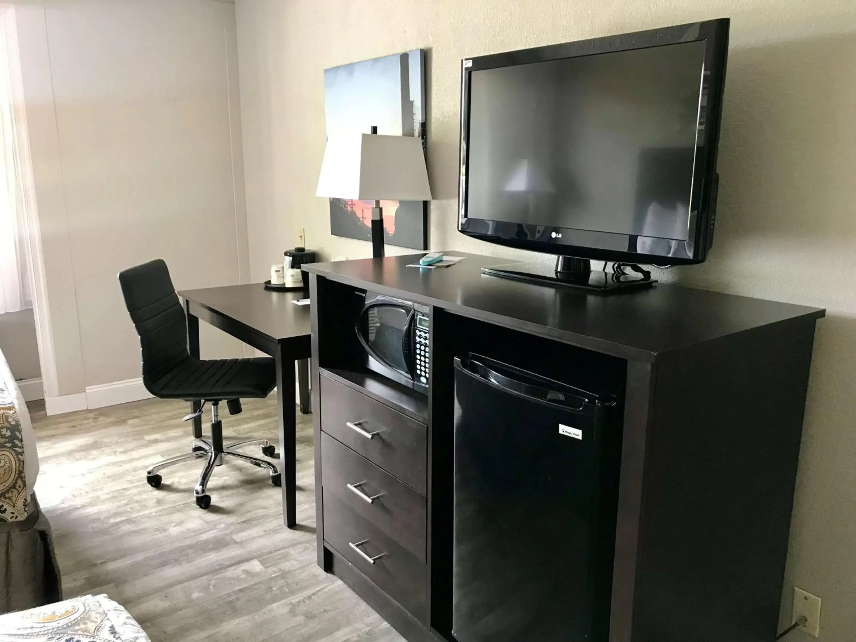 Other, TV/Entertainment Center in SureStay Plus Hotel by Best Western Lehigh Valley