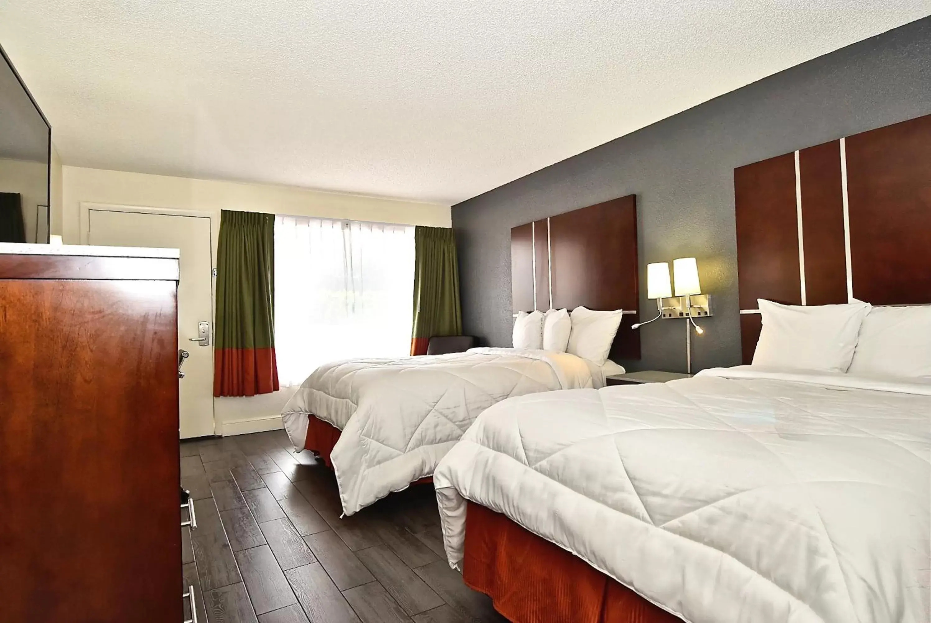 Bed in SureStay Hotel by Best Western Sarasota Lido Beach