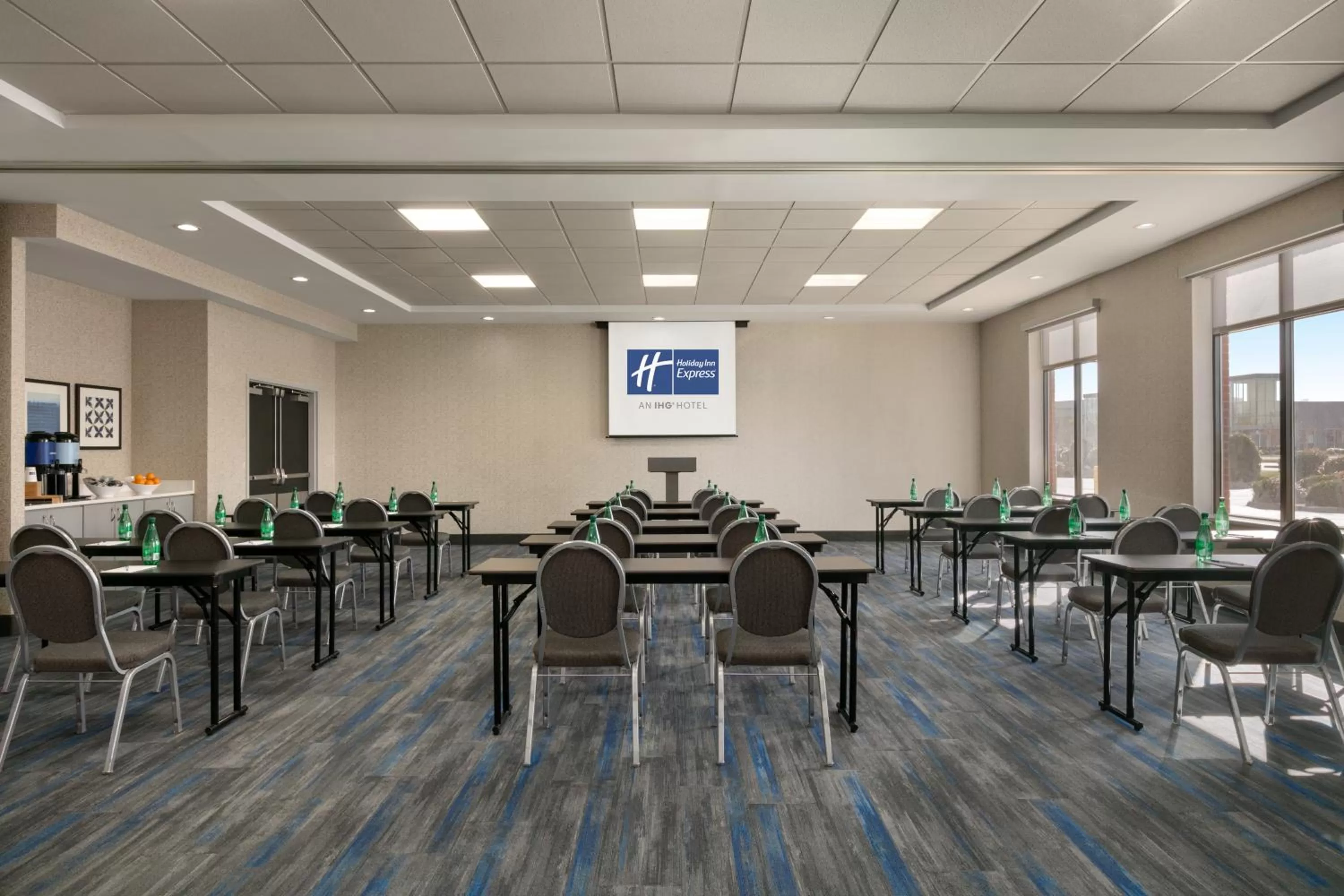 Meeting/conference room in Holiday Inn Express Hotel & Suites Norfolk Airport by IHG
