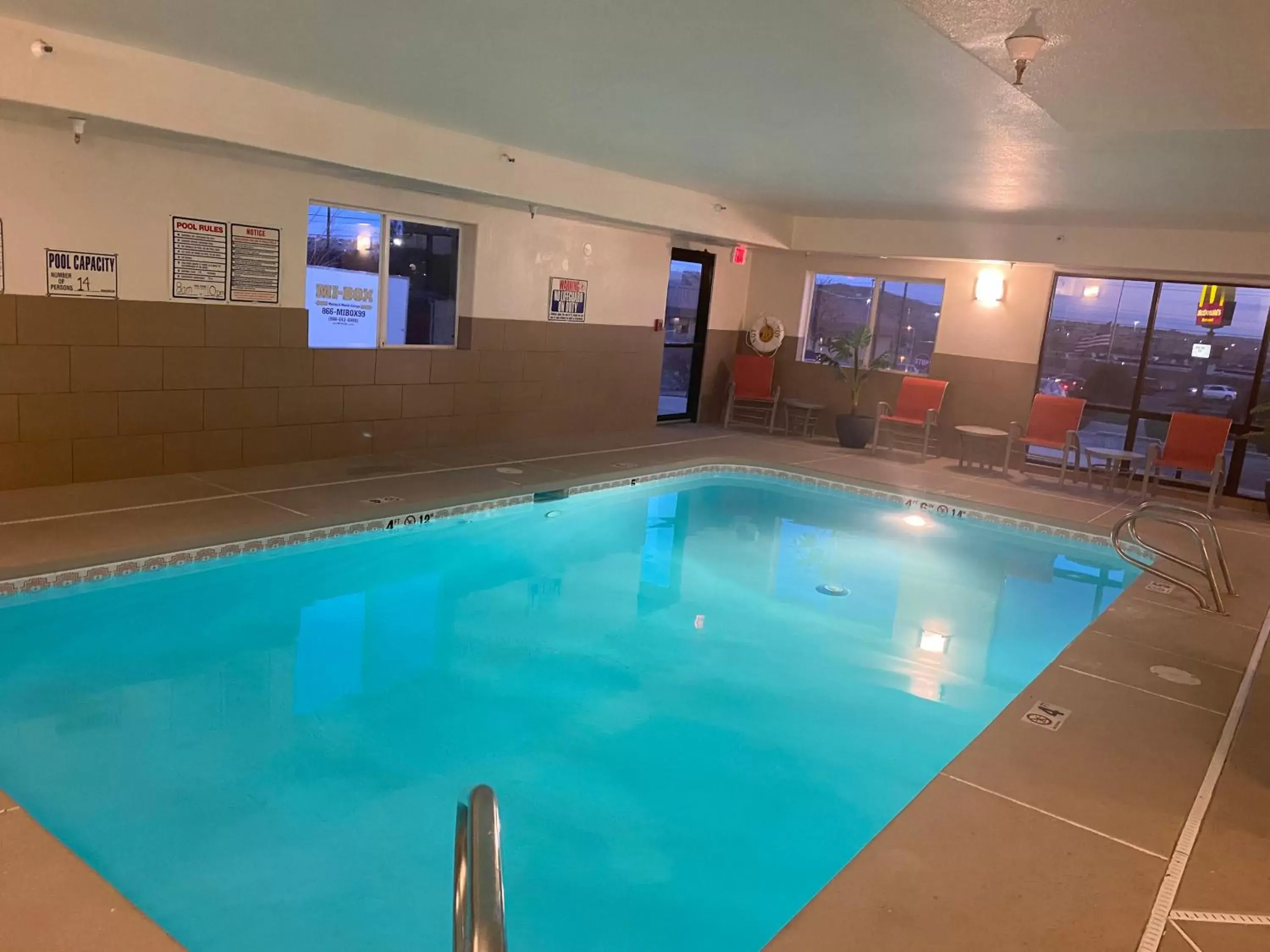 Swimming pool in Best Western Plus the Four Corners Inn