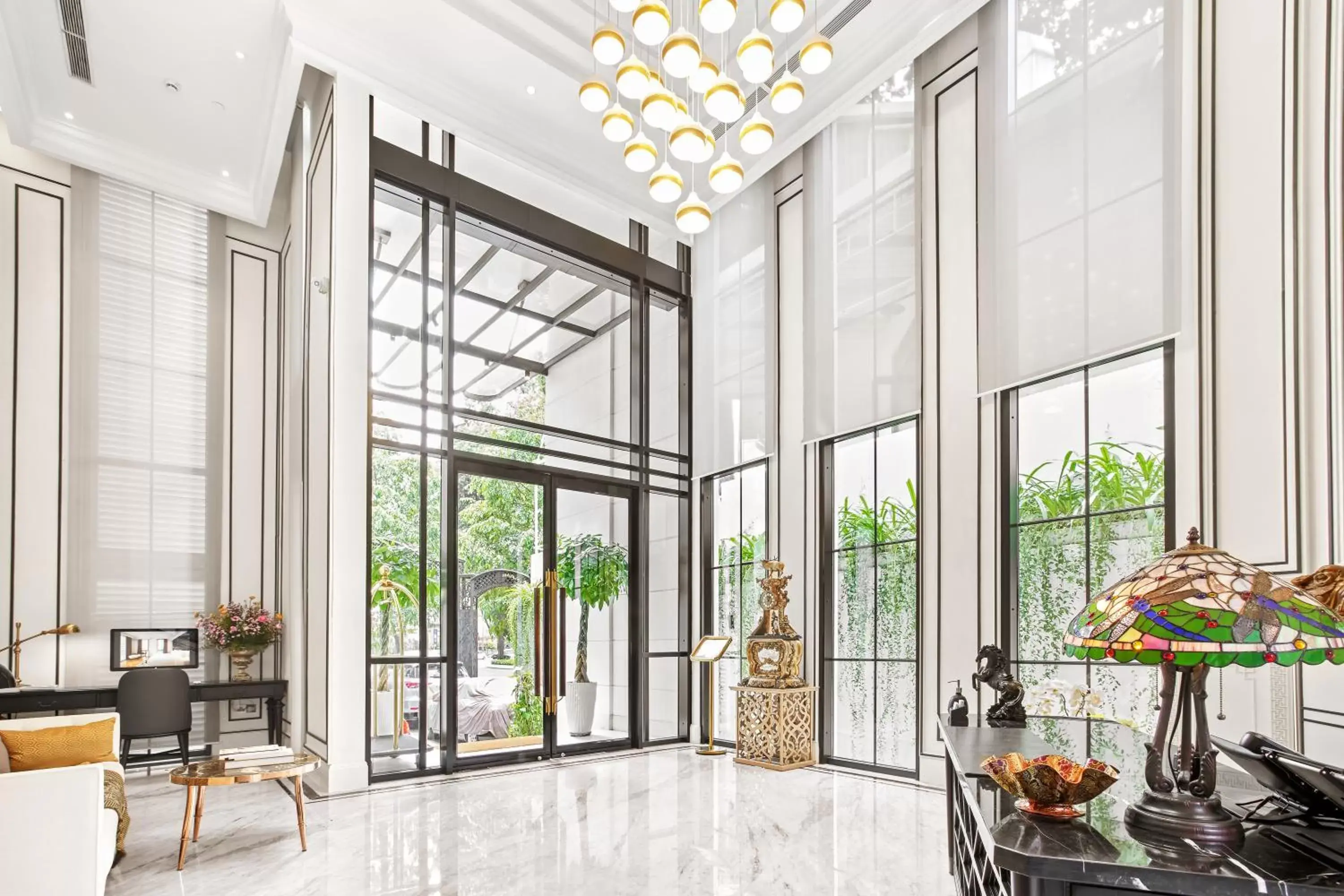 Lobby or reception in Bach Suites Saigon, a Member of Design Hotels