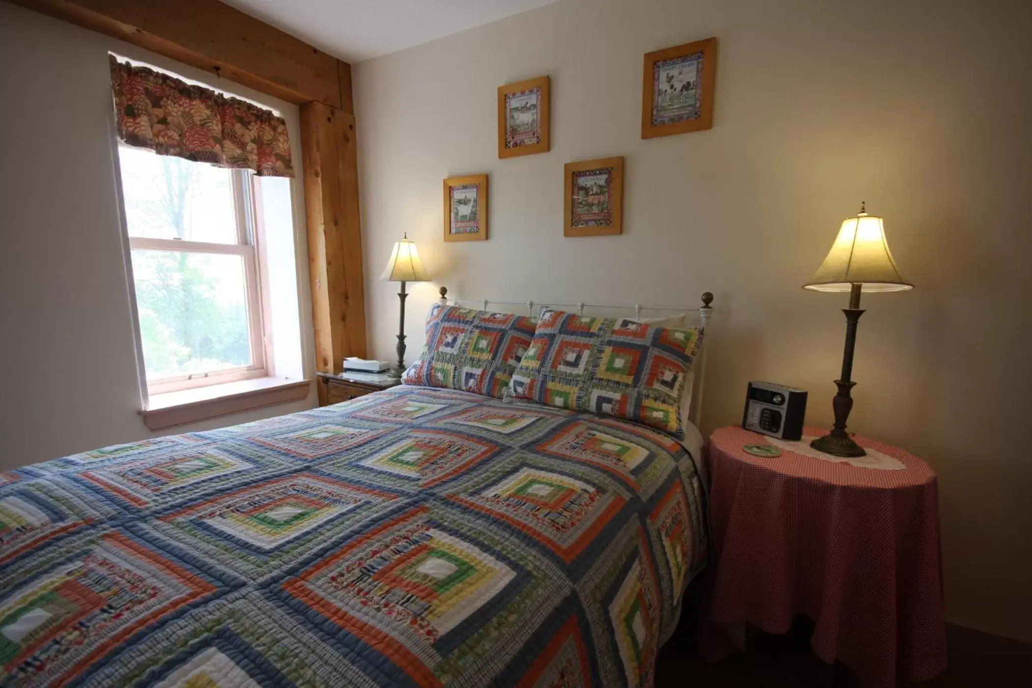 Bed in Maple Hill Farm Inn