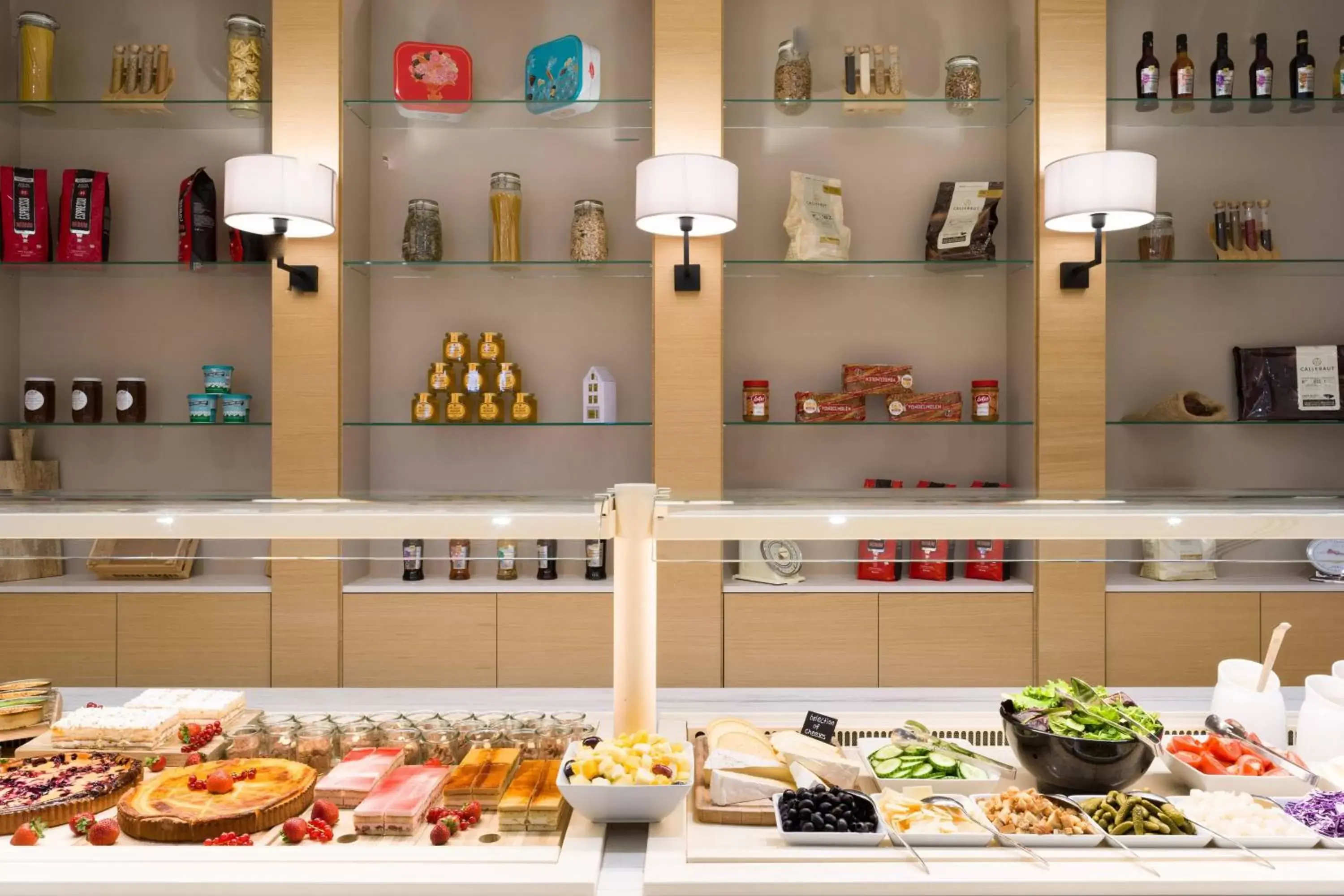 Kitchen or kitchenette, Food in Courtyard By Marriott Brussels