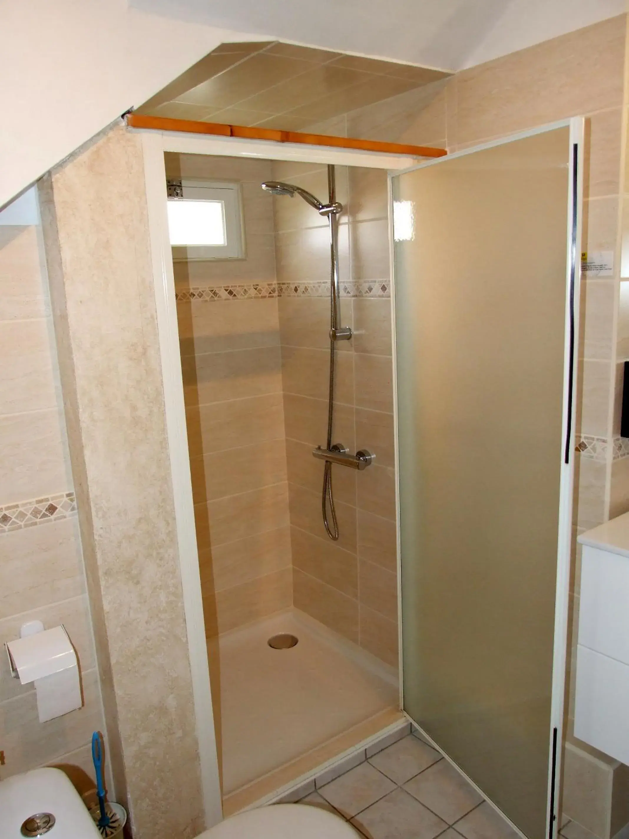 Shower, Bathroom in Logis Hotel L'Occitan