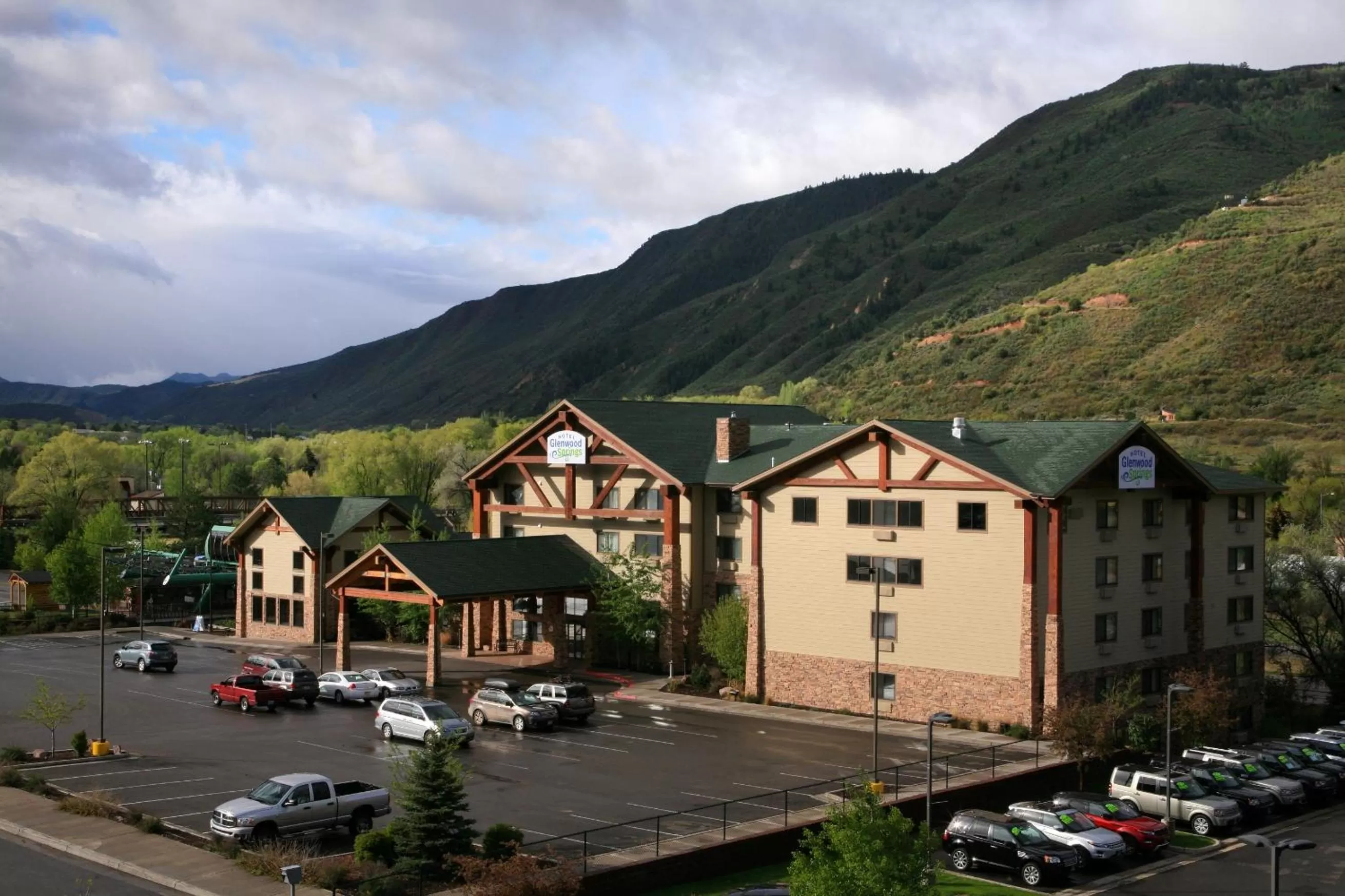 Facade/entrance in Hotel Glenwood Springs