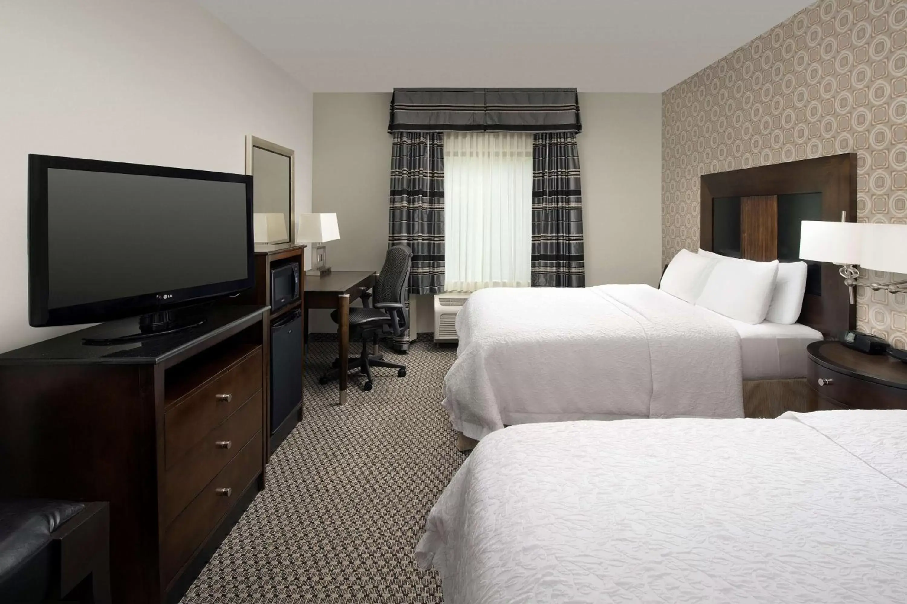 Bed in Hampton Inn & Suites Athens/Interstate 65