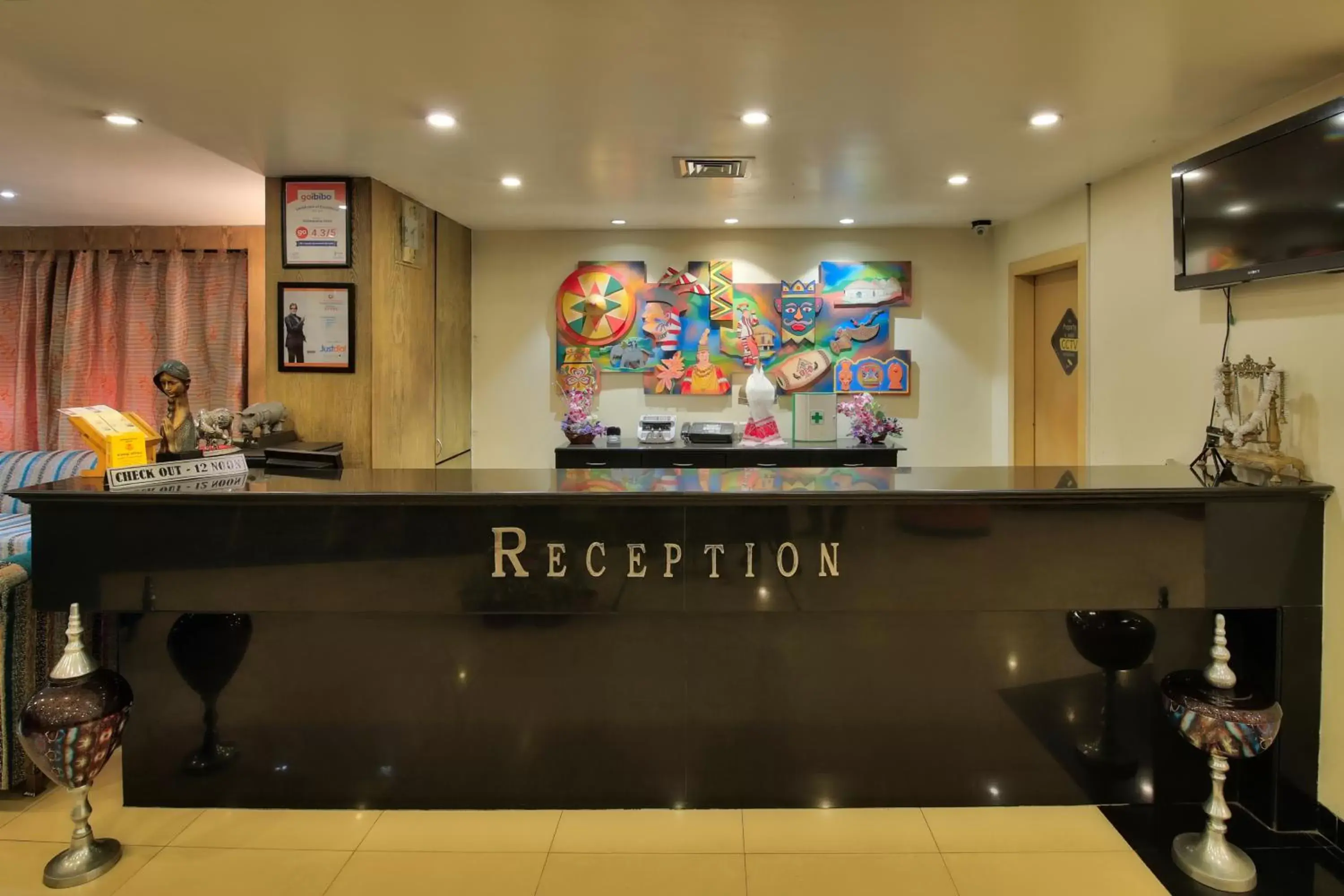 Lobby/Reception in Vishwaratna Hotel