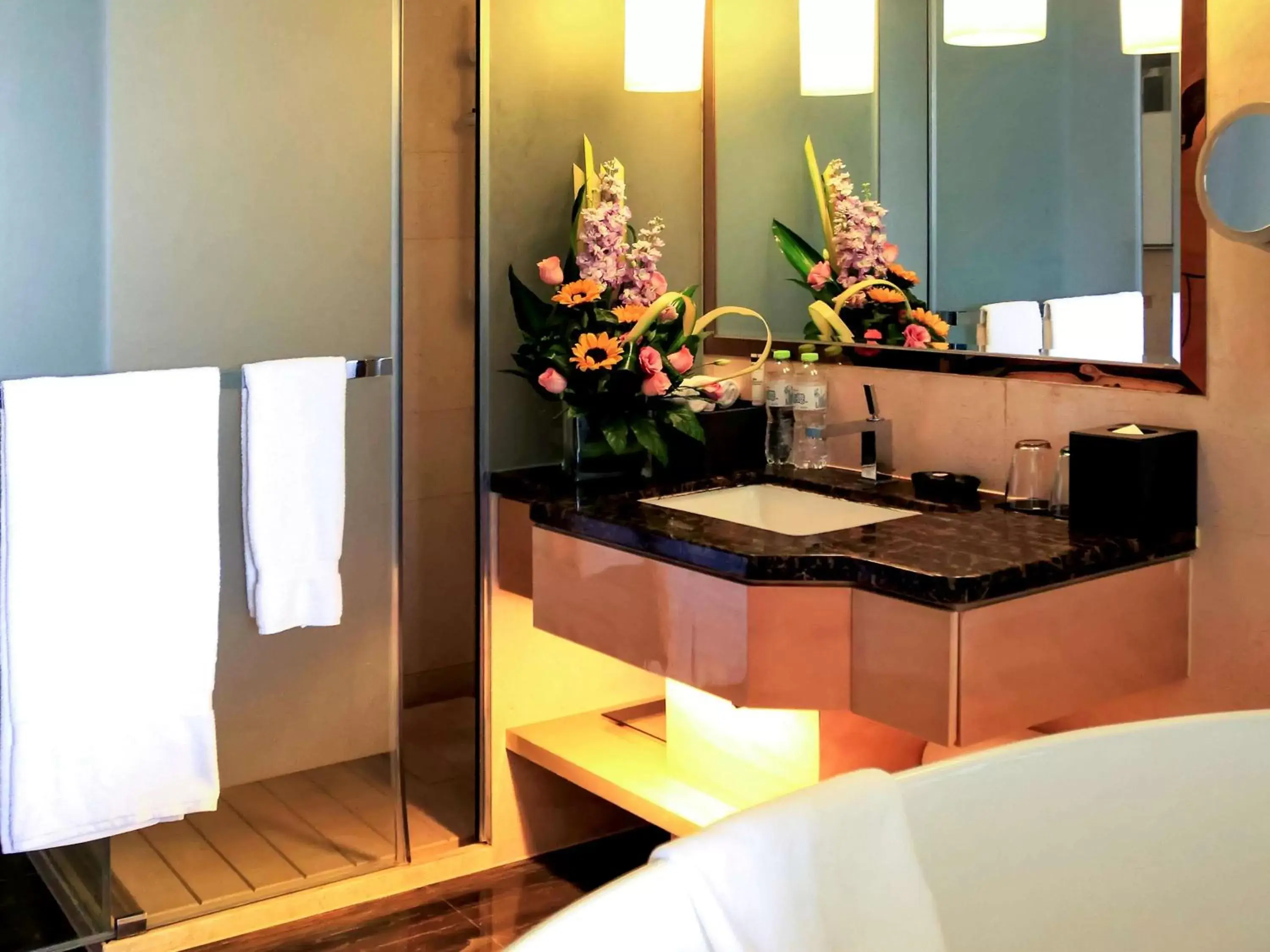 Photo of the whole room, Bathroom in Pullman Linyi Lushang