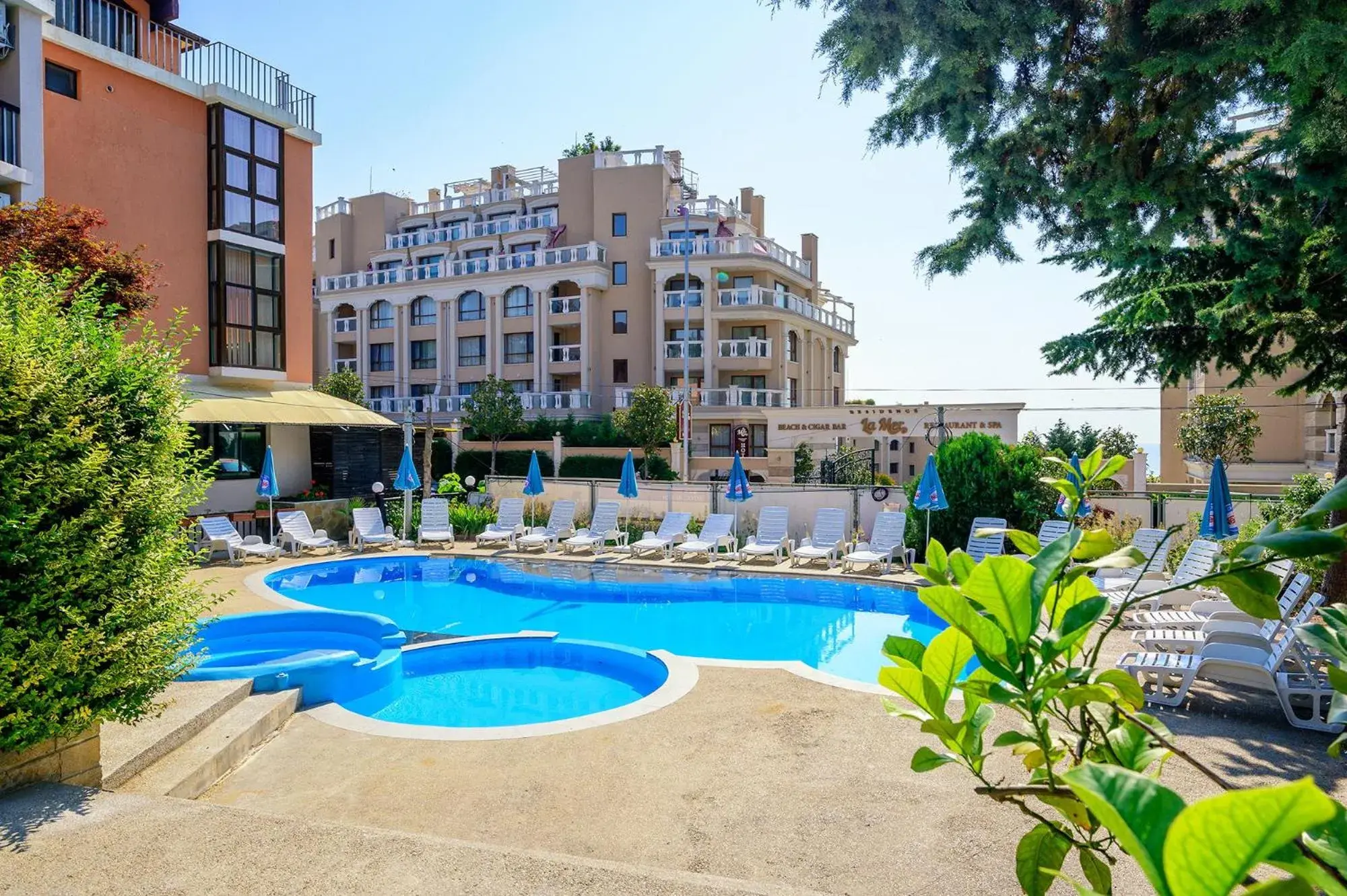 Pool view, Swimming Pool in Royal Beach