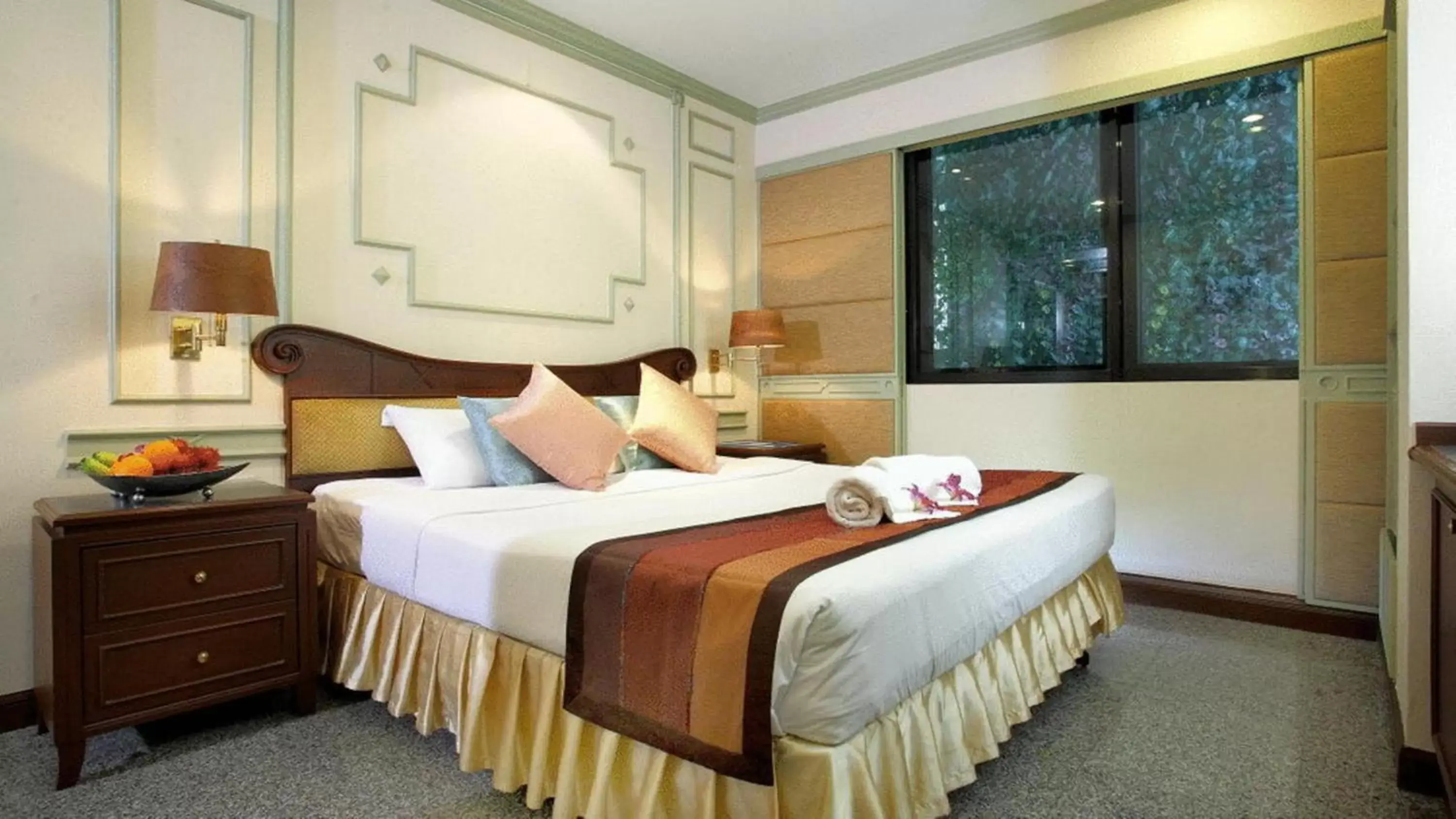 Bed in Majestic Suites Hotel