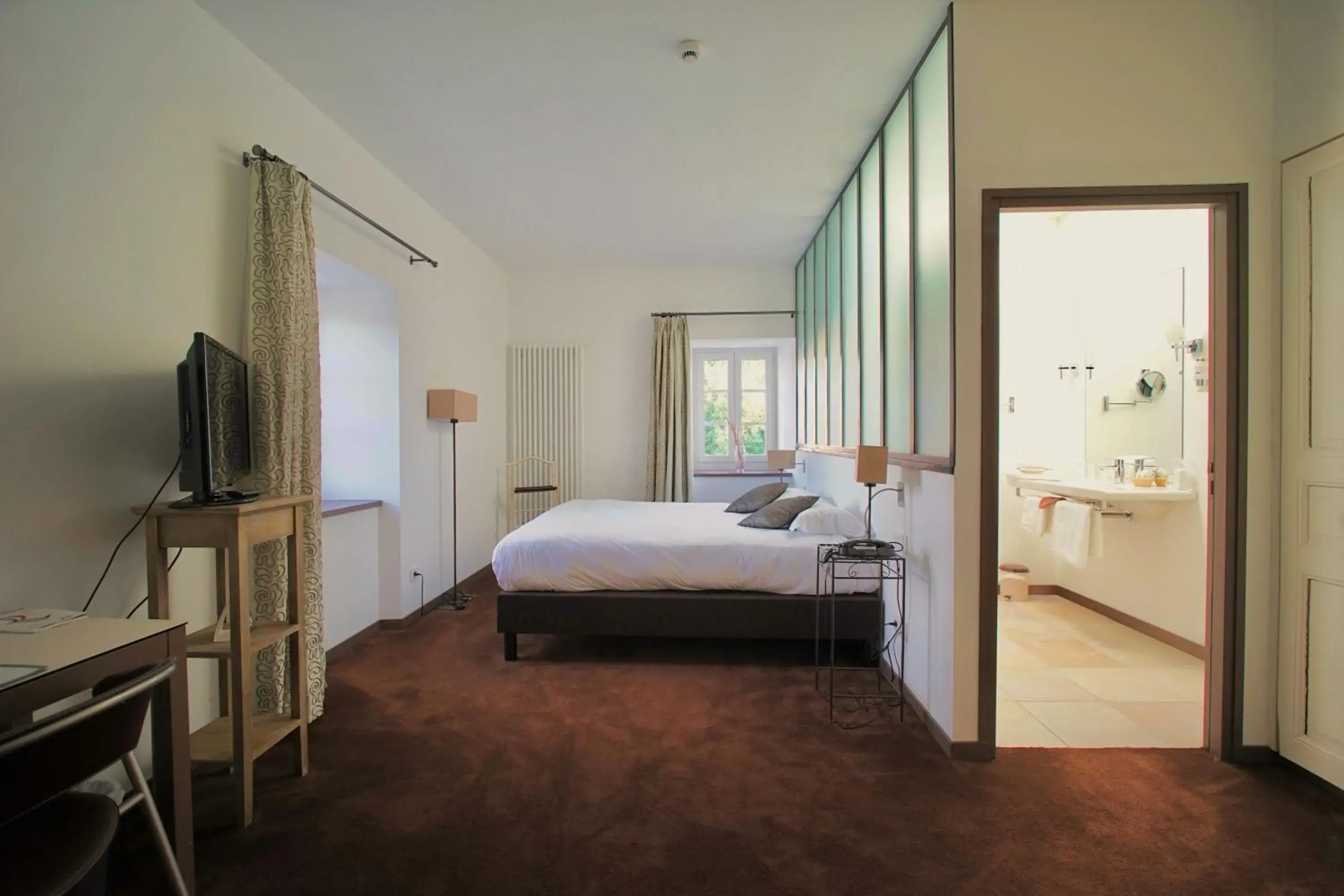 Photo of the whole room, Bed in Clos de Vallombreuse, The Originals Relais Photo of the whole room, Bed in Clos de Vallombreuse, The Originals Relais