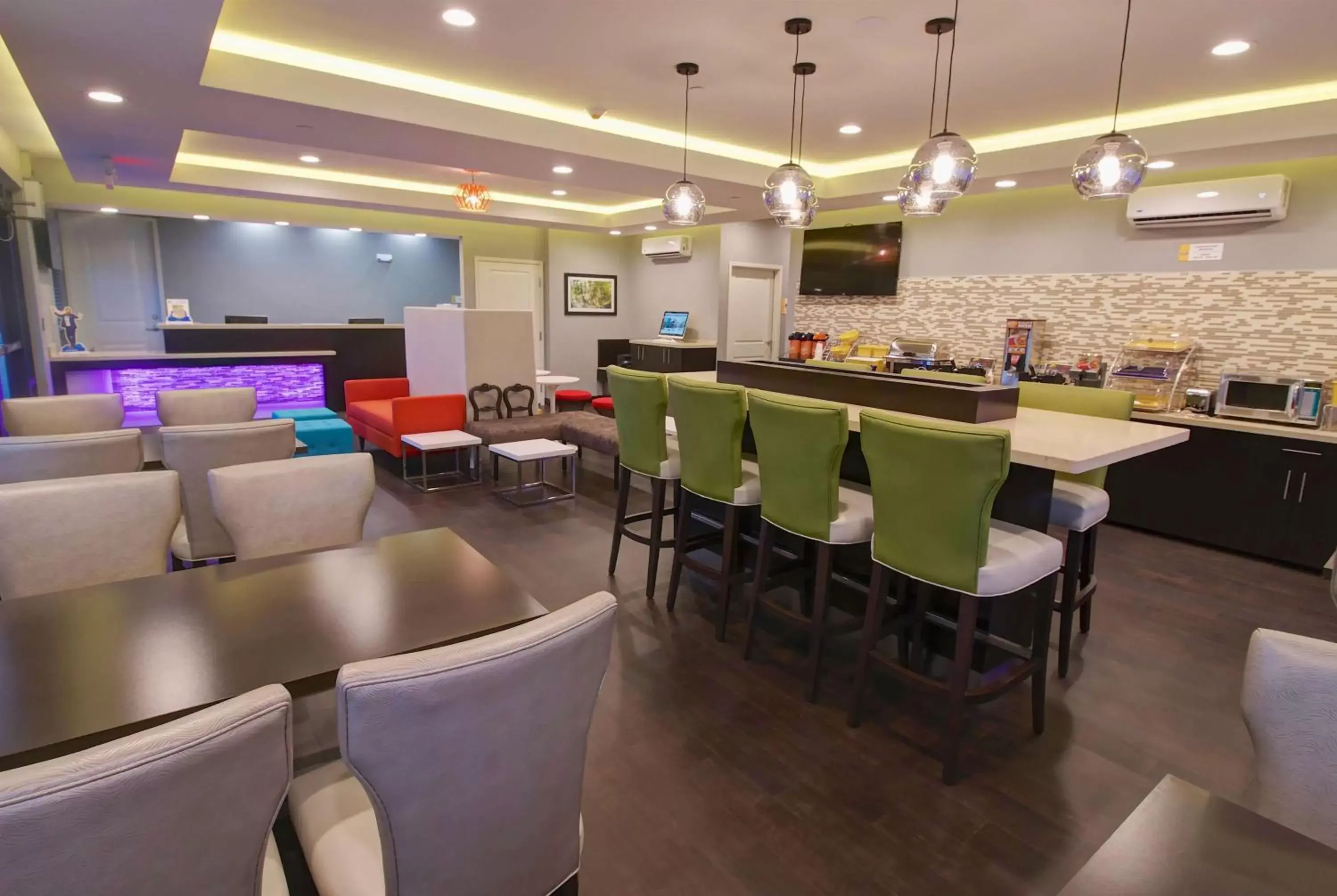 Lobby or reception in Days Inn & Suites by Wyndham Port Arthur Lobby or reception in Days Inn & Suites by Wyndham Port Arthur
