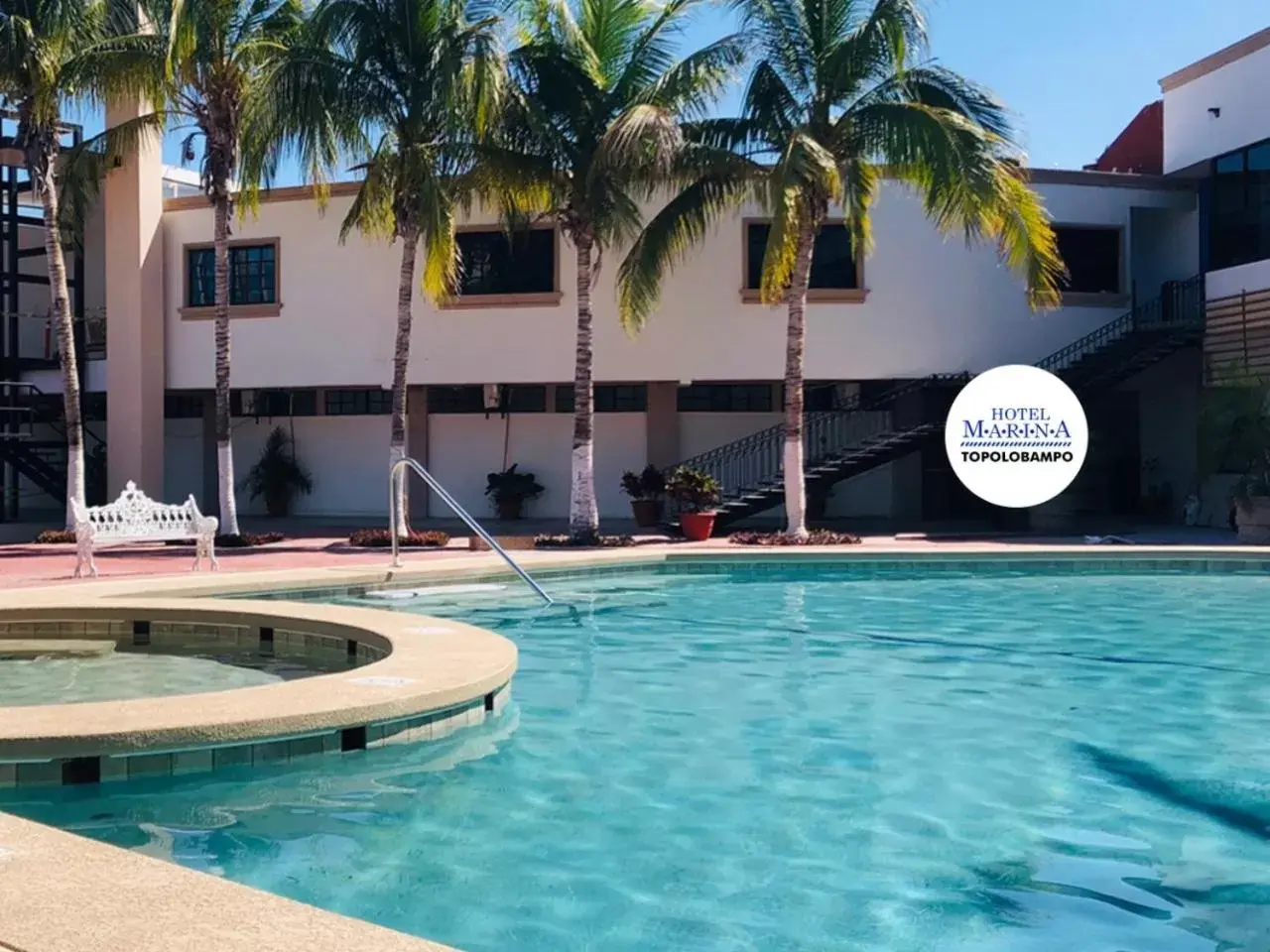 Swimming Pool in Hotel Marina Topolobampo