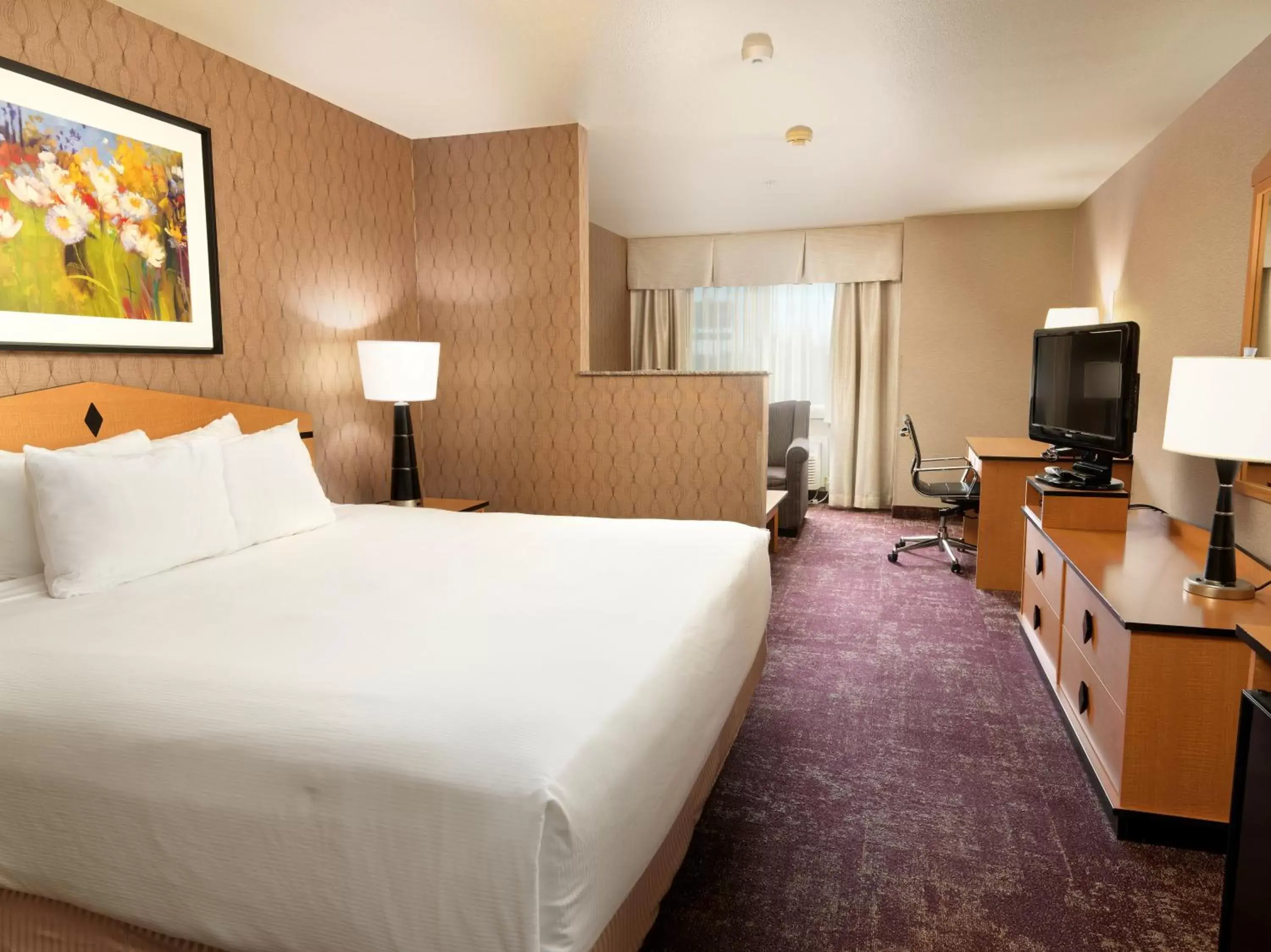 Bed in Crystal Inn Hotel & Suites - West Valley City