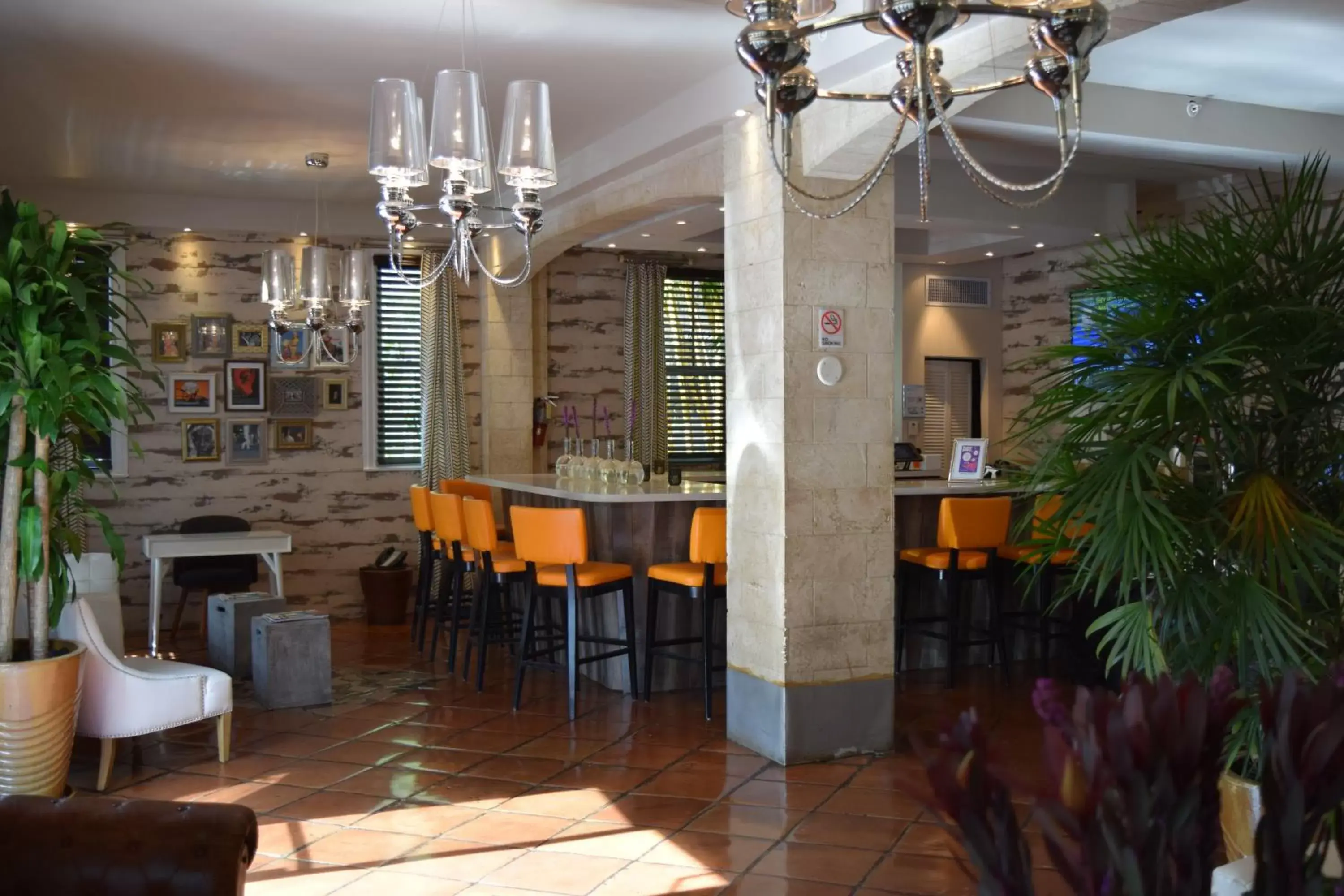 Lobby or reception, Restaurant/Places to Eat in Shelley Hotel