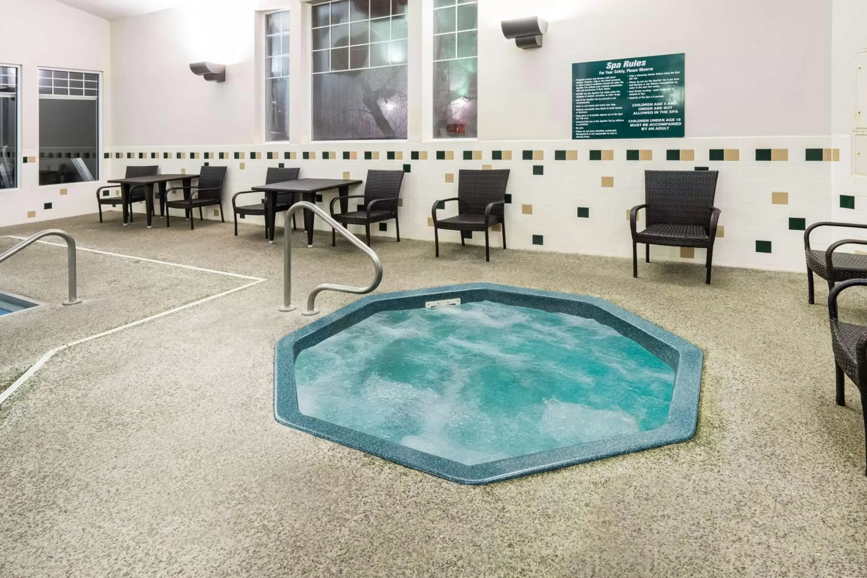 Hot Tub, Swimming Pool in Best Western Plus Riverfront Hotel and Suites