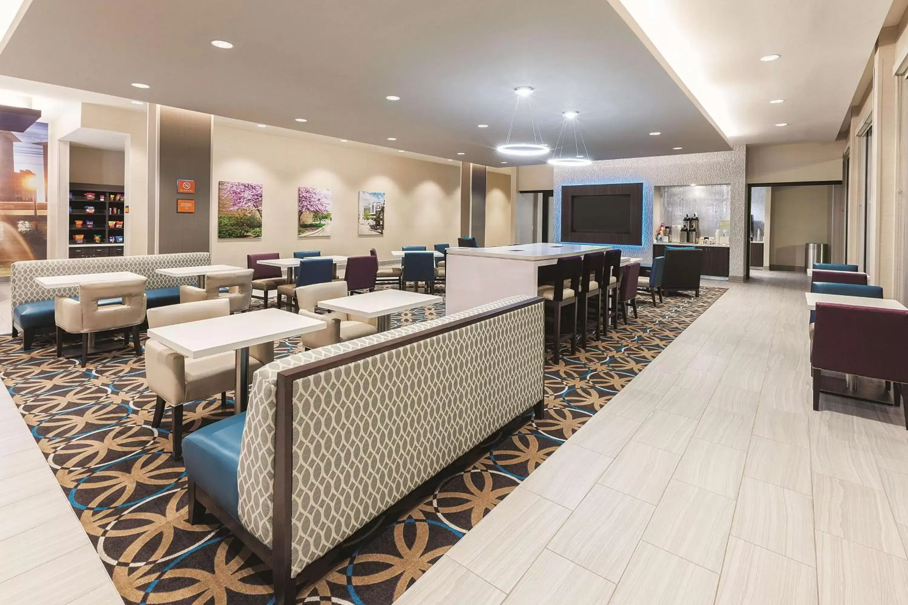 Lobby or reception, Restaurant/Places to Eat in La Quinta by Wyndham Terre Haute