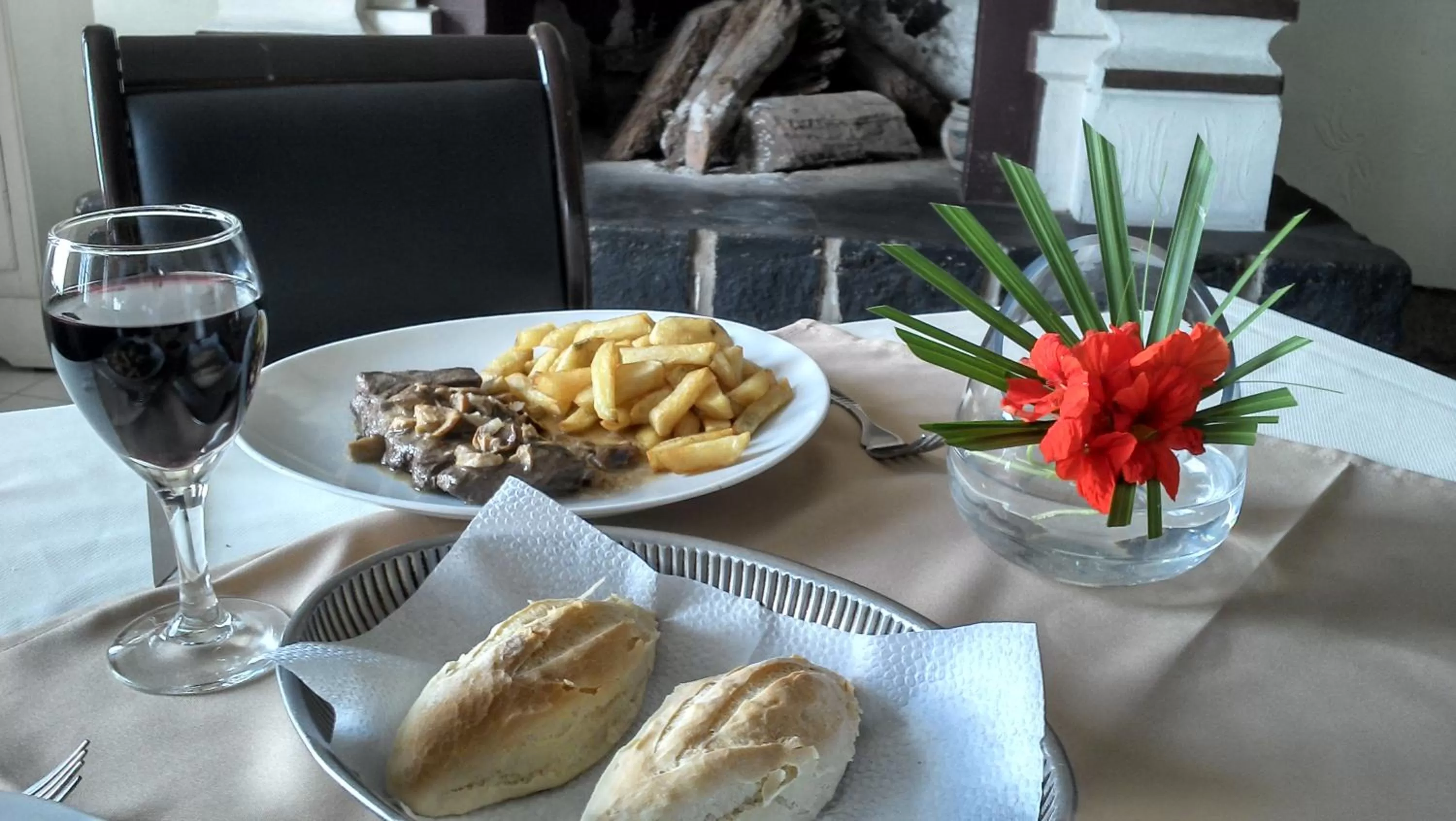 Lunch in Relais De La Haute Ville Tana
