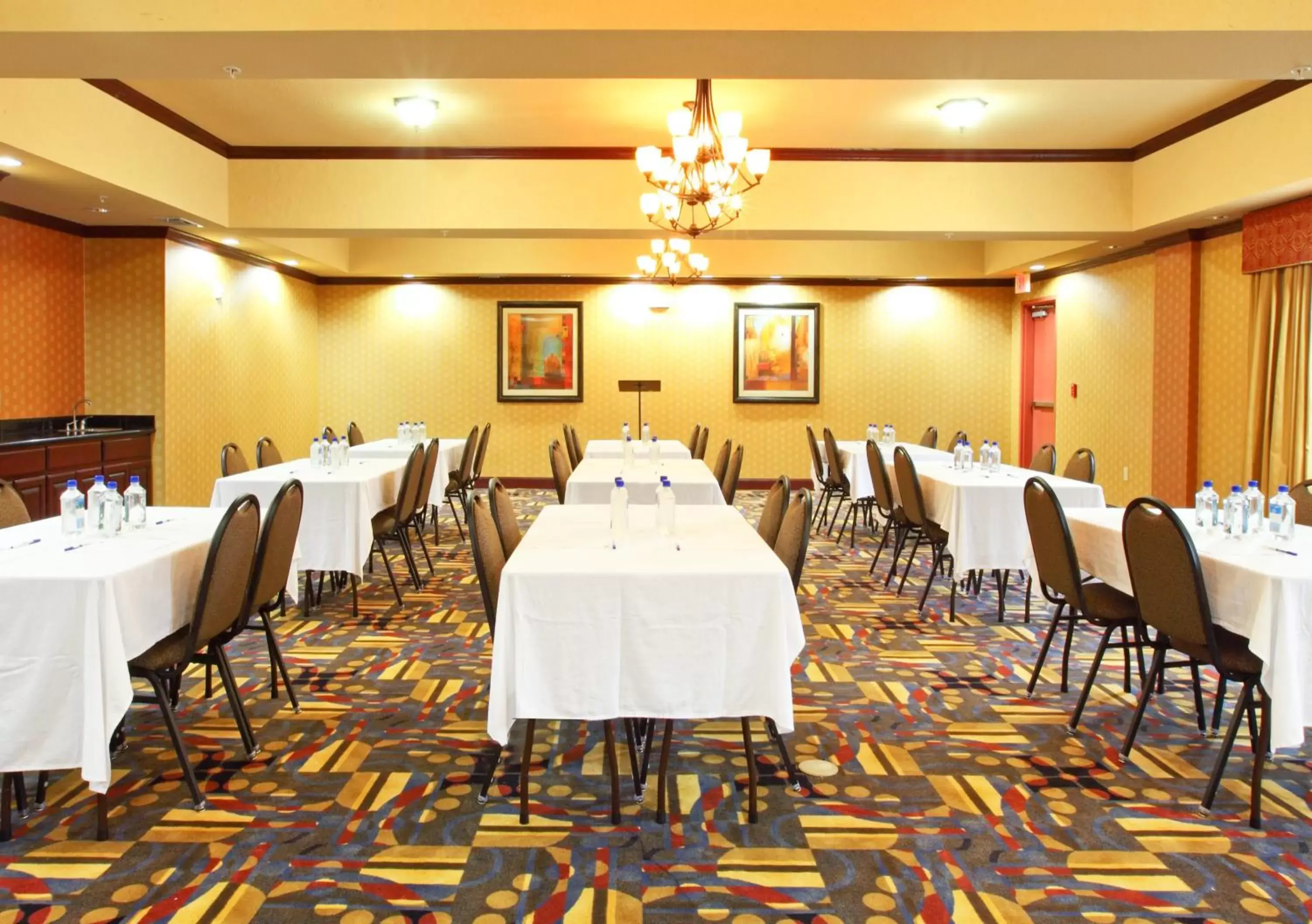 Meeting/conference room in Holiday Inn Express & Suites Van Buren-Fort Smith Area, an IHG Hotel