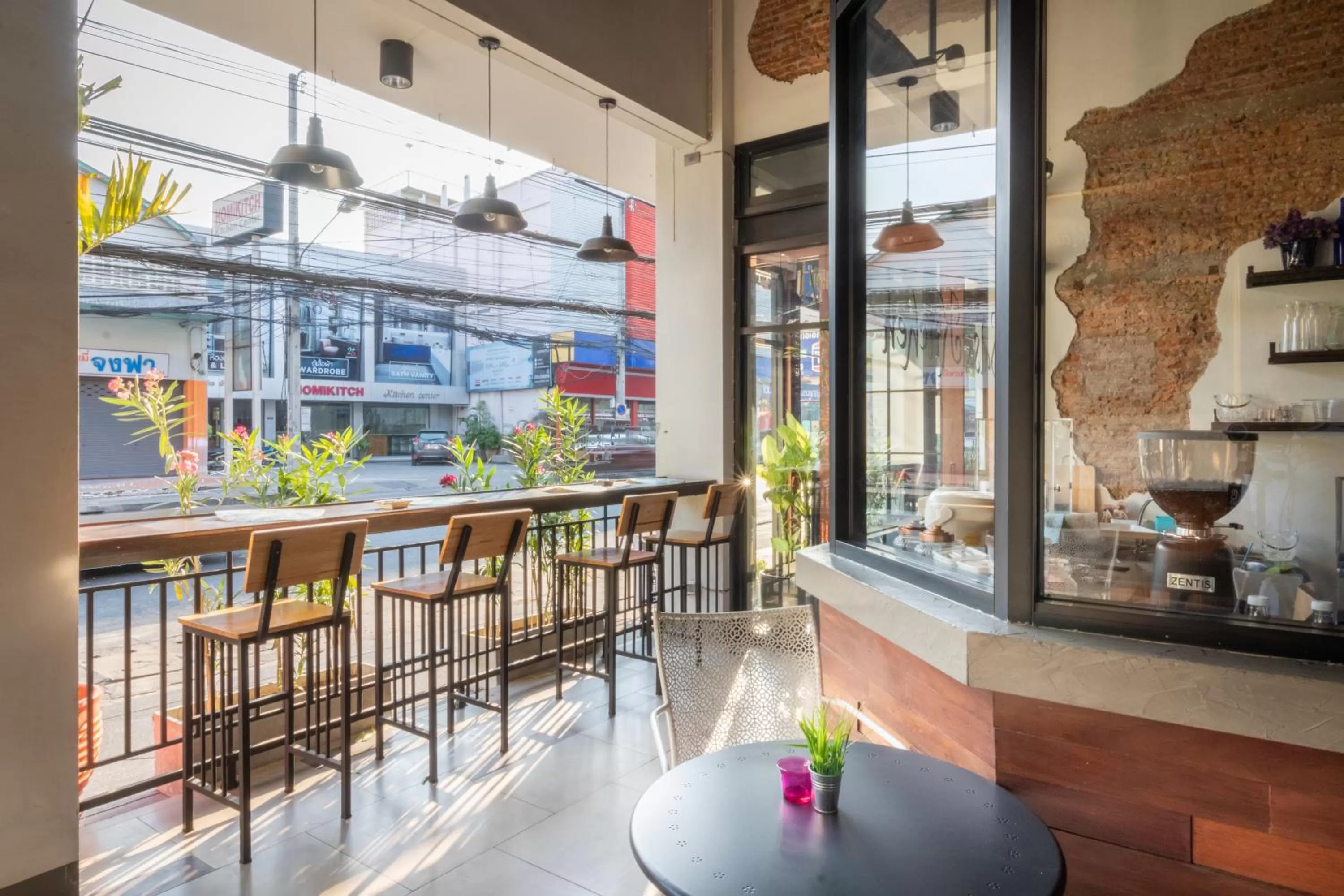 Restaurant/places to eat in The Old City Wall Inn