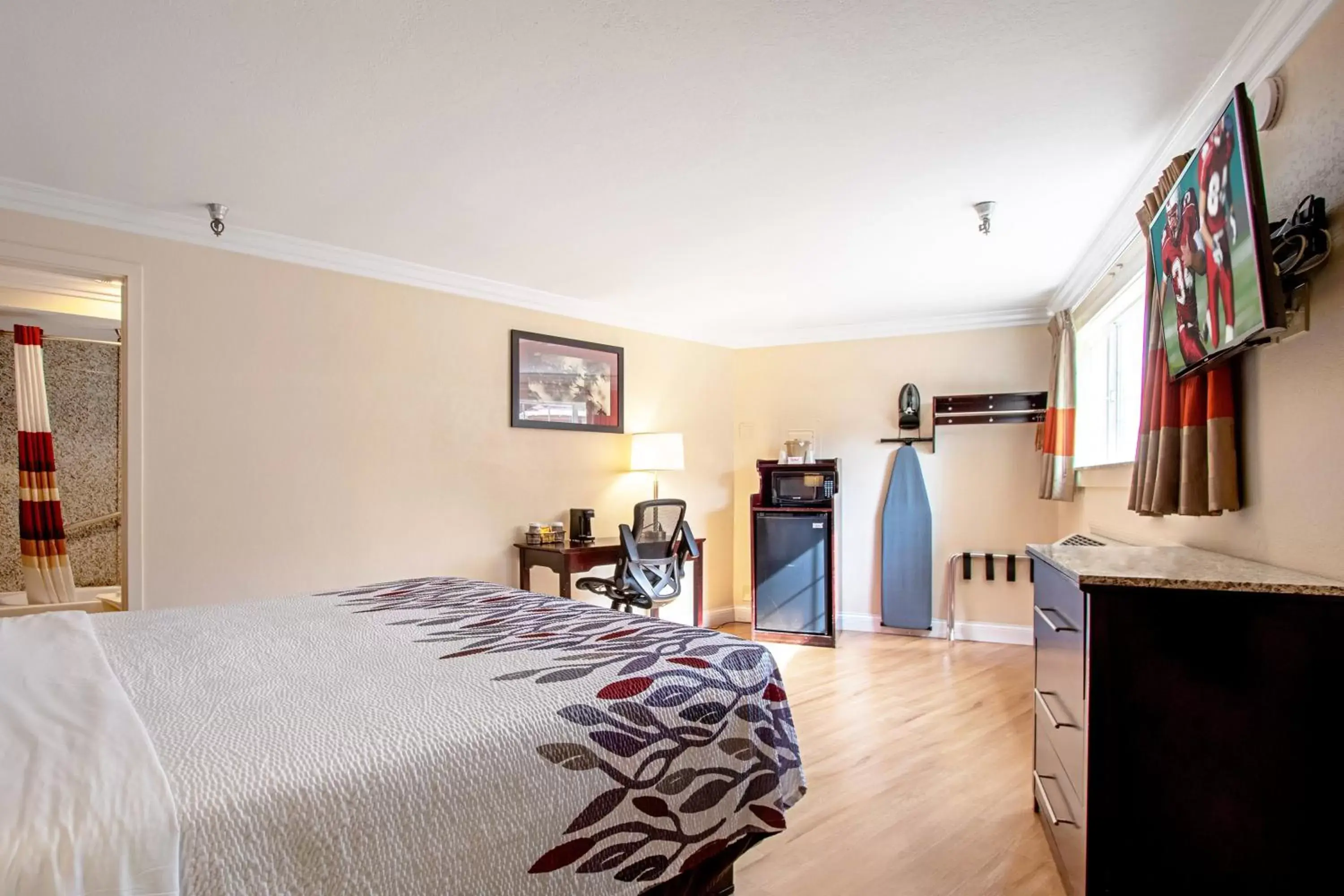 Bedroom in Red Roof Inn & Suites Monterey