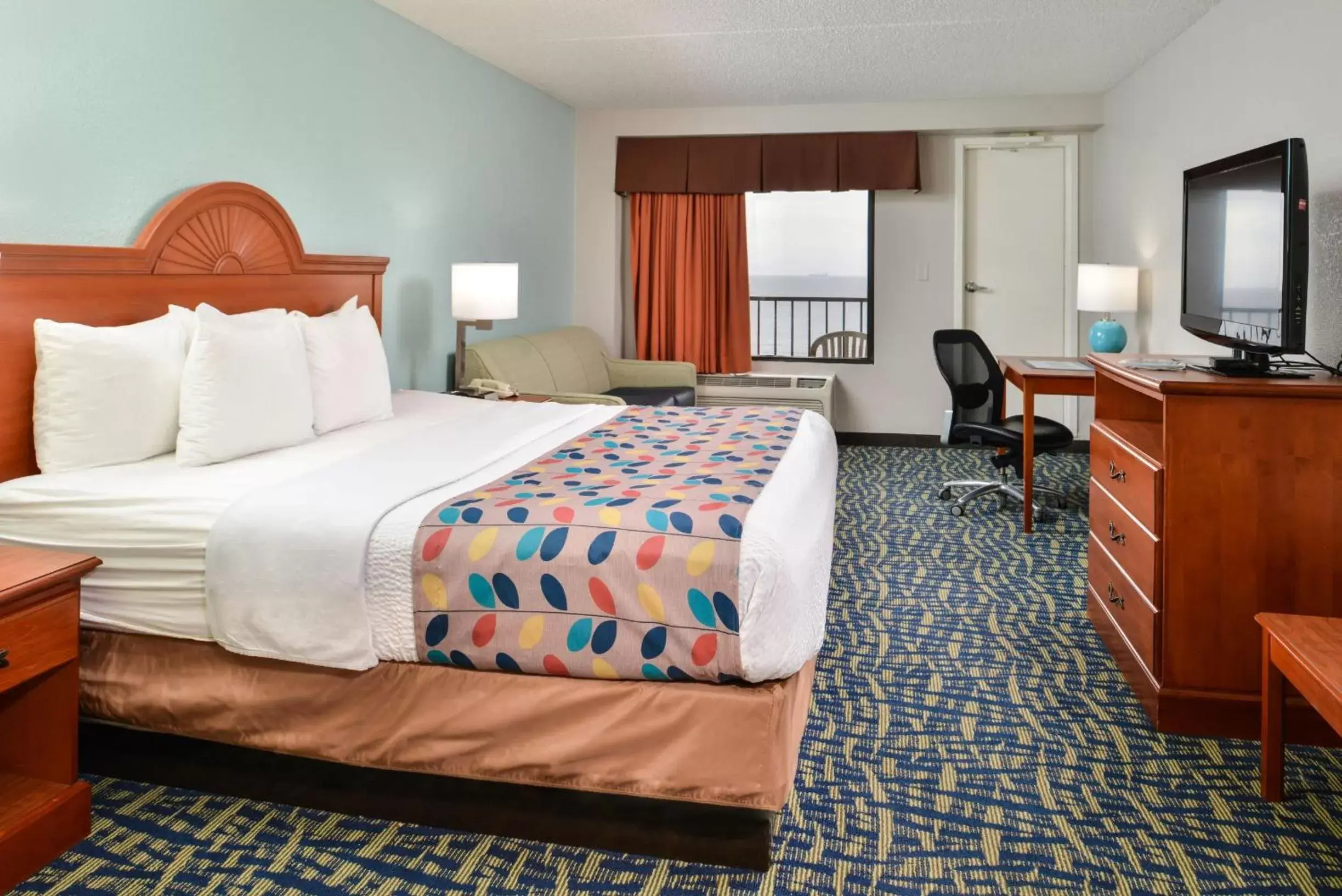 Photo of the whole room in Best Western Plus Holiday Sands Inn & Suites