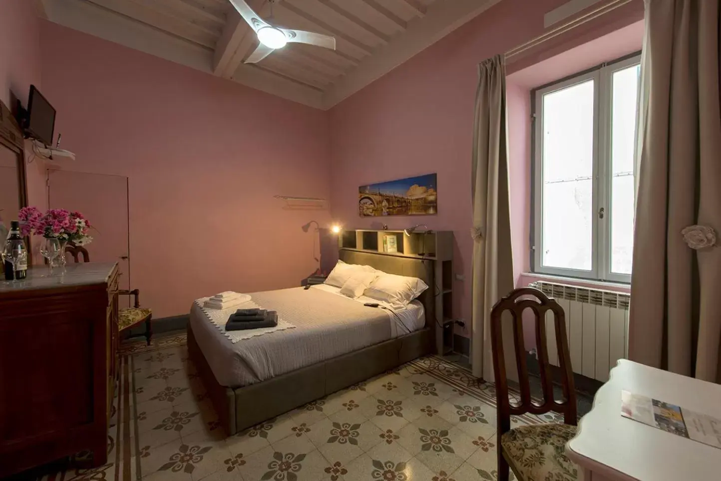 Photo of the whole room, Bed in Tuscany Experience BnB