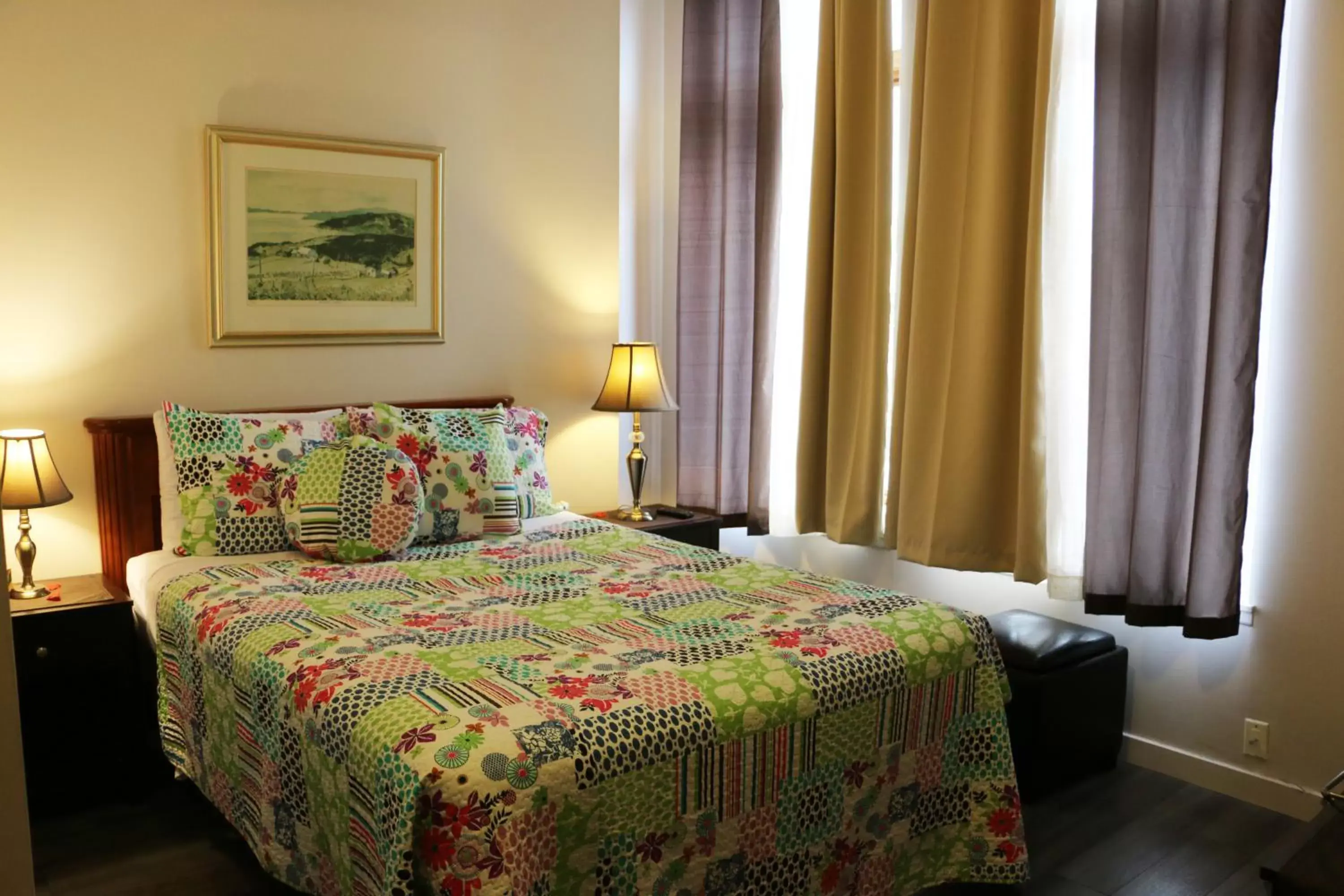 Superior Comfort Room in Hotel Auberge Manoir Ville Marie
