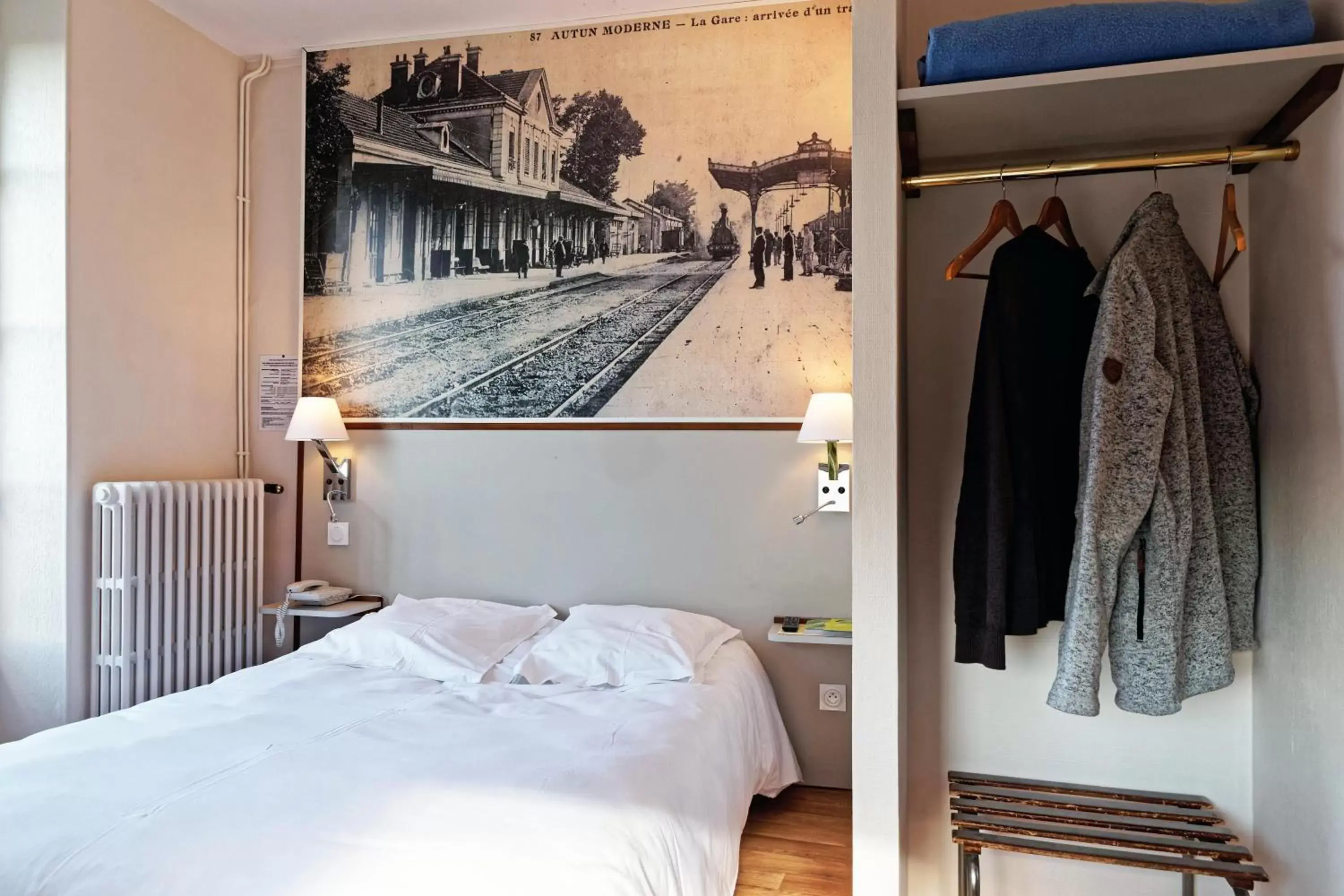 Bedroom, Bed in Logis Hôtel Du Commerce
