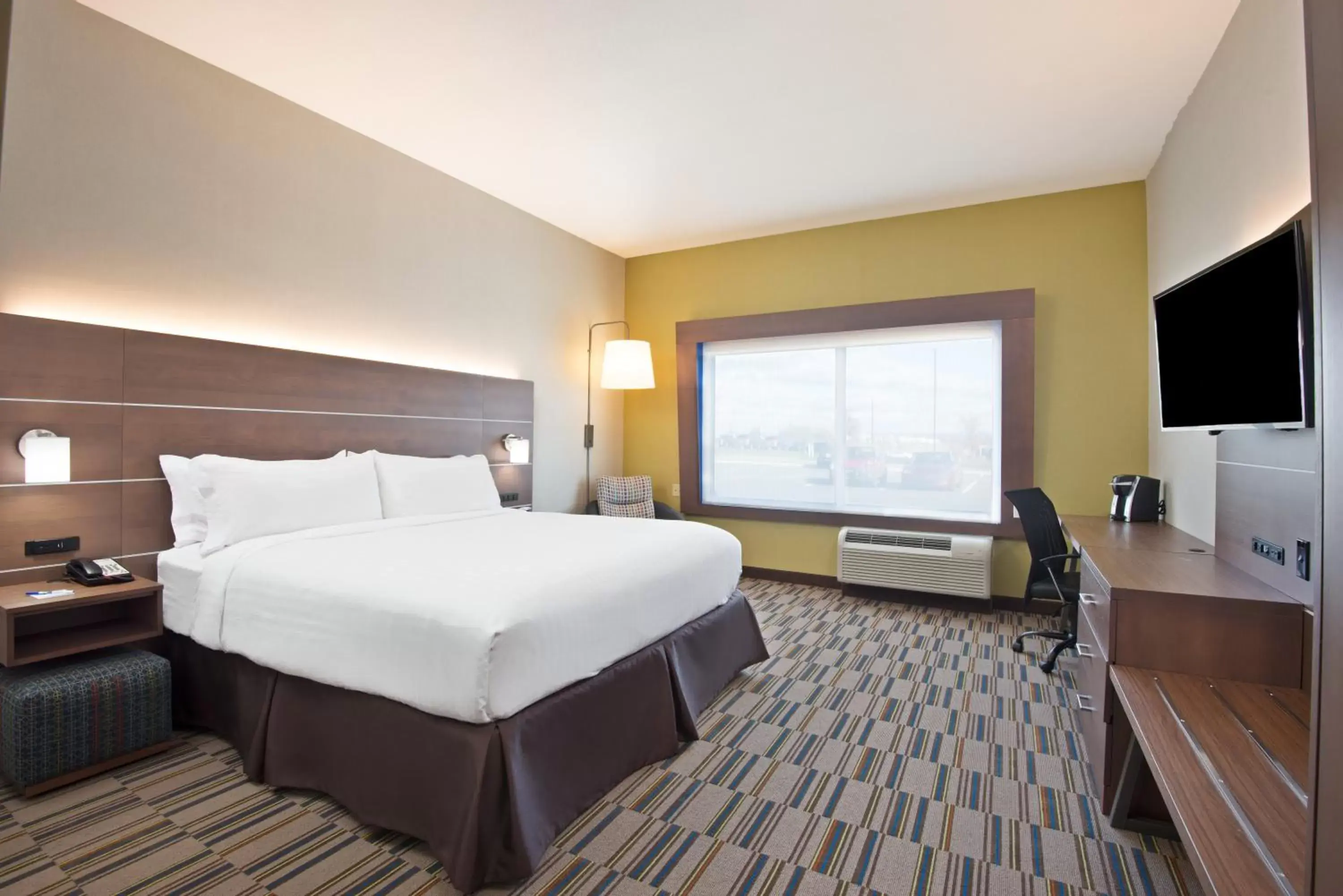 Photo of the whole room, Bed in Holiday Inn Express & Suites Uniontown by IHG Photo of the whole room, Bed in Holiday Inn Express & Suites Uniontown by IHG