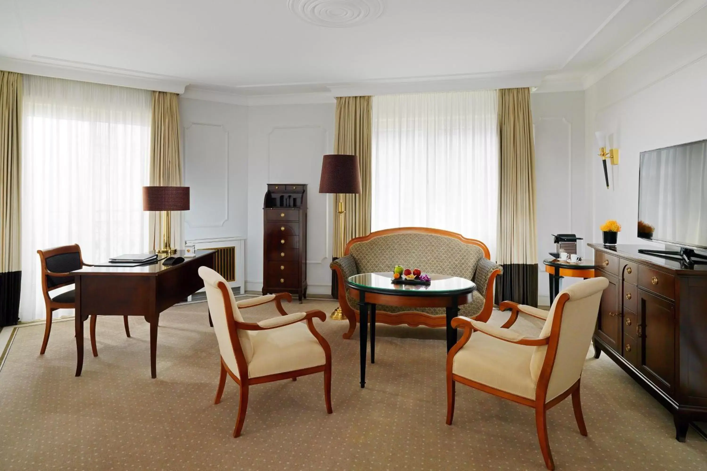 Living room, Seating Area in The Westin Grand Berlin