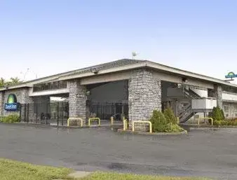 Property Building in Days Inn by Wyndham Columbus Fairgrounds